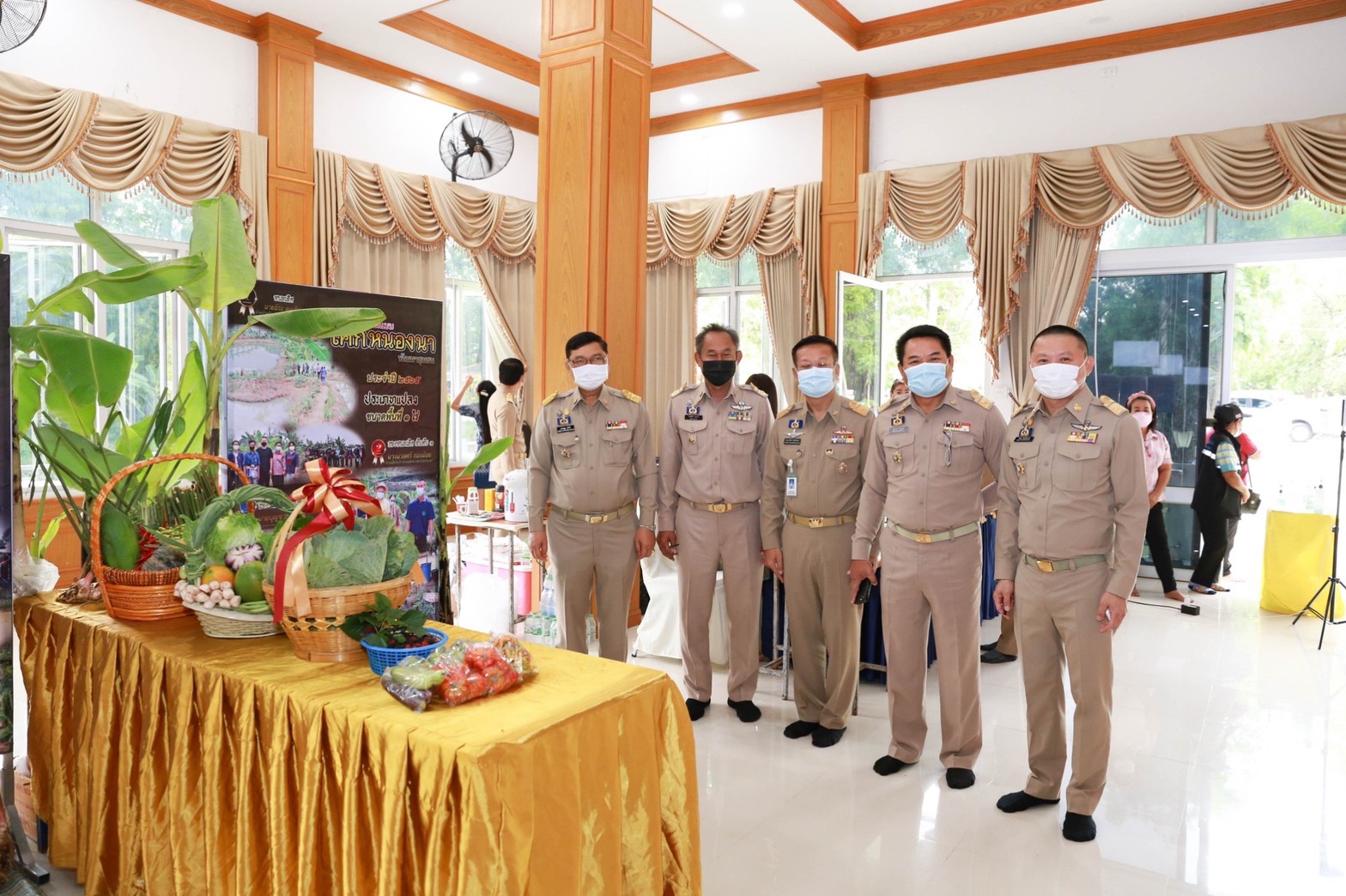 ผู้ว่าราชการจังหวัดมหาสารคาม “มอบใบประกาศเกียรติบัตรแก่ครัวเรือนต้นแบบ โคก หนอง นา พัฒนาชุมชน จังหวัดมหาสารคาม ประจำปี 2565”