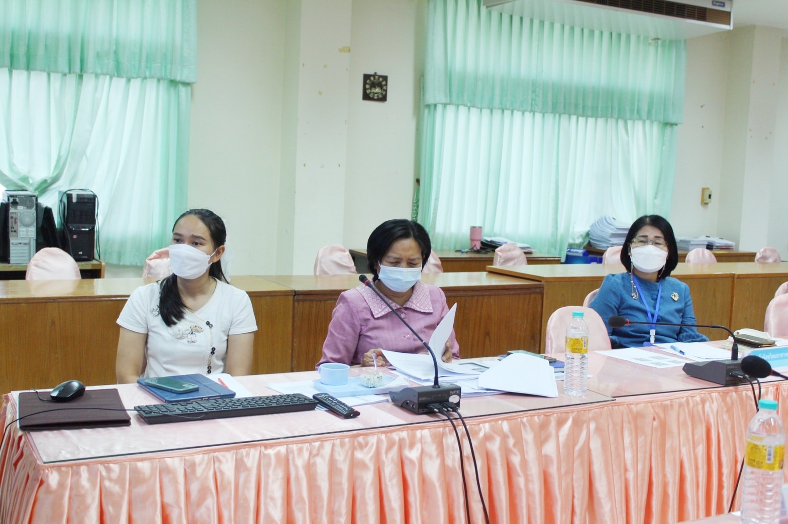 จังหวัดมหาสารคาม ร่วมประชุมเชิงปฏิบัติการเพื่อซักซ้อมแนวทางการขับเคลื่อน ศูนย์อำนวยการขจัดความยากจนและพัฒนาคนทุกช่วงวัยอย่างยั่งยืน ตามหลักปรัชญาของเศรษฐกิจพอเพียง (ศจพ.) ในระดับพื้นที่ ปีงบประมาณ พ.ศ. 2565 (ภาคตะวันออกเฉียงเหนือ)
