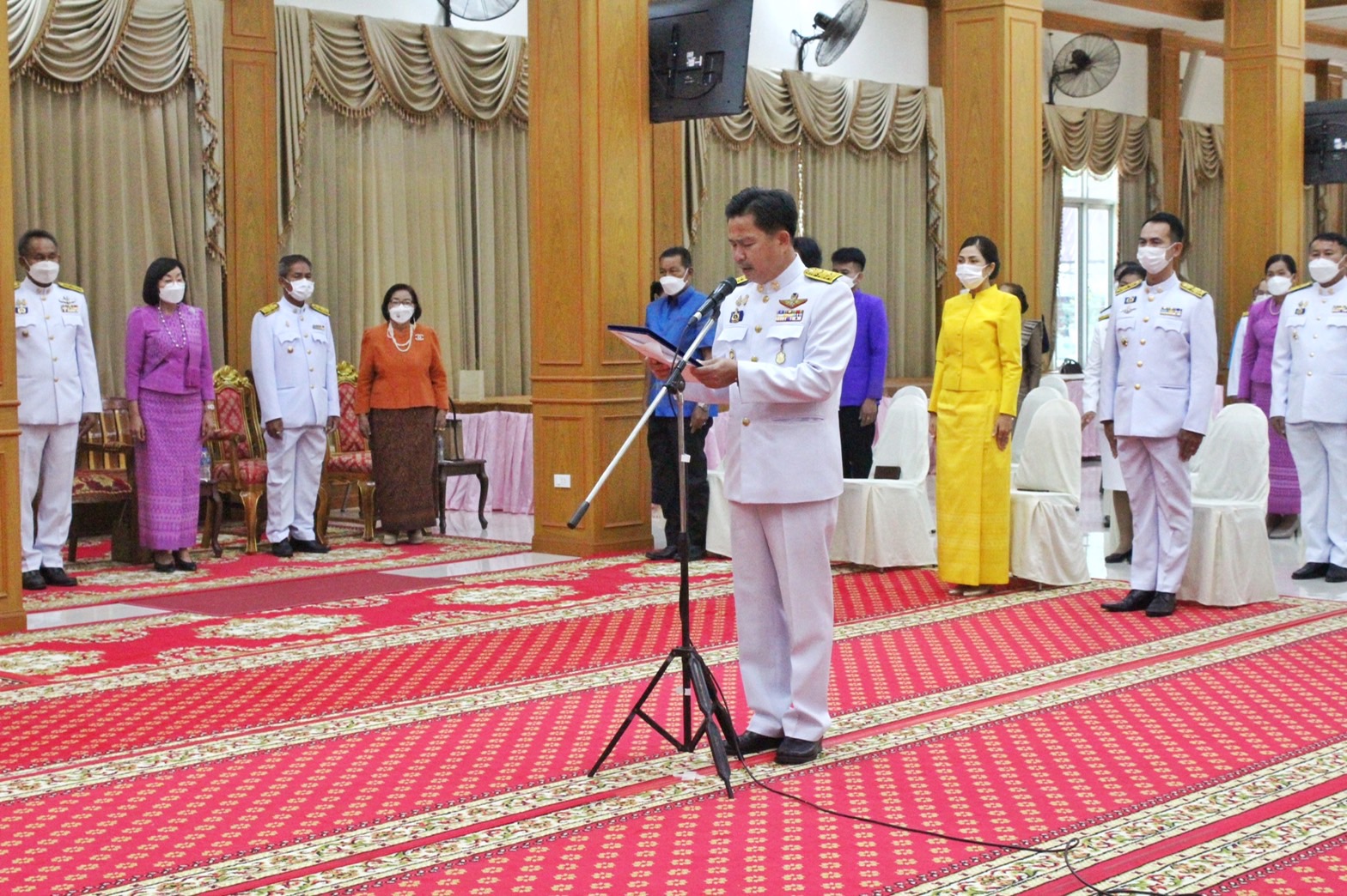 จังหวัดมหาสารคาม จัดพิธีมอบแบบลายผ้าพระราชทาน “ผ้าขิดลายนารีรัตนราชกัญญา”