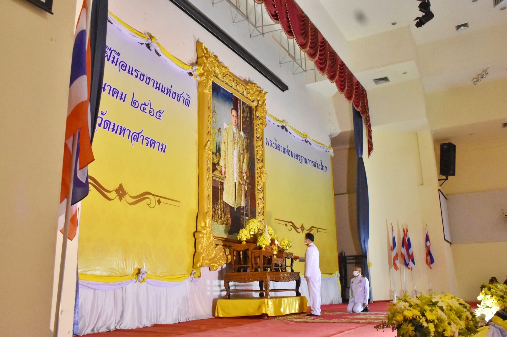 พช.มหาสารคามร่วมถวายราชสักการะแด่พระบาทสมเด็จพระบรมชนกาธิเบศร มหาภูมิพลอดุลเดชมหาราช บรมนาถบพิตร “พระบิดาแห่งมาตรฐานการช่างไทย”