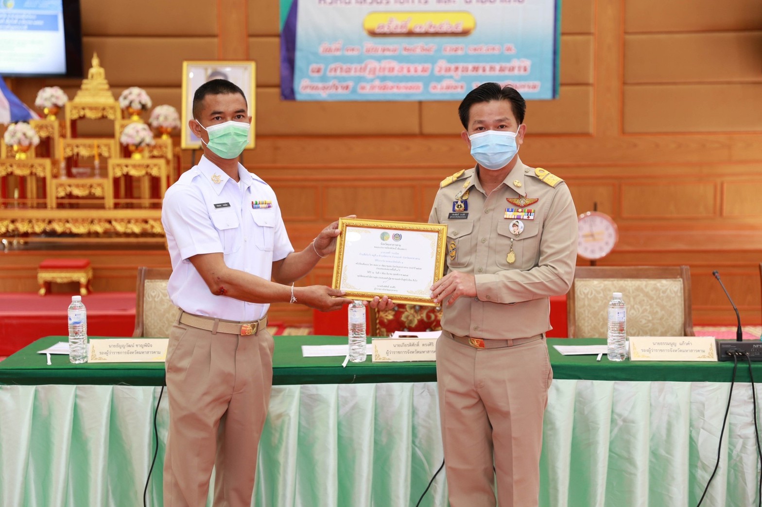 ผู้ว่าราชการจังหวัดมหาสารคาม “มอบใบประกาศเกียรติบัตรแก่ครัวเรือนต้นแบบ โคก หนอง นา พัฒนาชุมชน จังหวัดมหาสารคาม ประจำปี 2565”