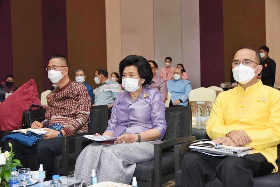 จังหวัดมหาสารคาม ร่วมประชุมเชิงปฏิบัติการเพื่อซักซ้อมแนวทางการขับเคลื่อน ศูนย์อำนวยการขจัดความยากจนและพัฒนาคนทุกช่วงวัยอย่างยั่งยืน ตามหลักปรัชญาของเศรษฐกิจพอเพียง (ศจพ.) ในระดับพื้นที่ ปีงบประมาณ พ.ศ. 2565 (ภาคตะวันออกเฉียงเหนือ)