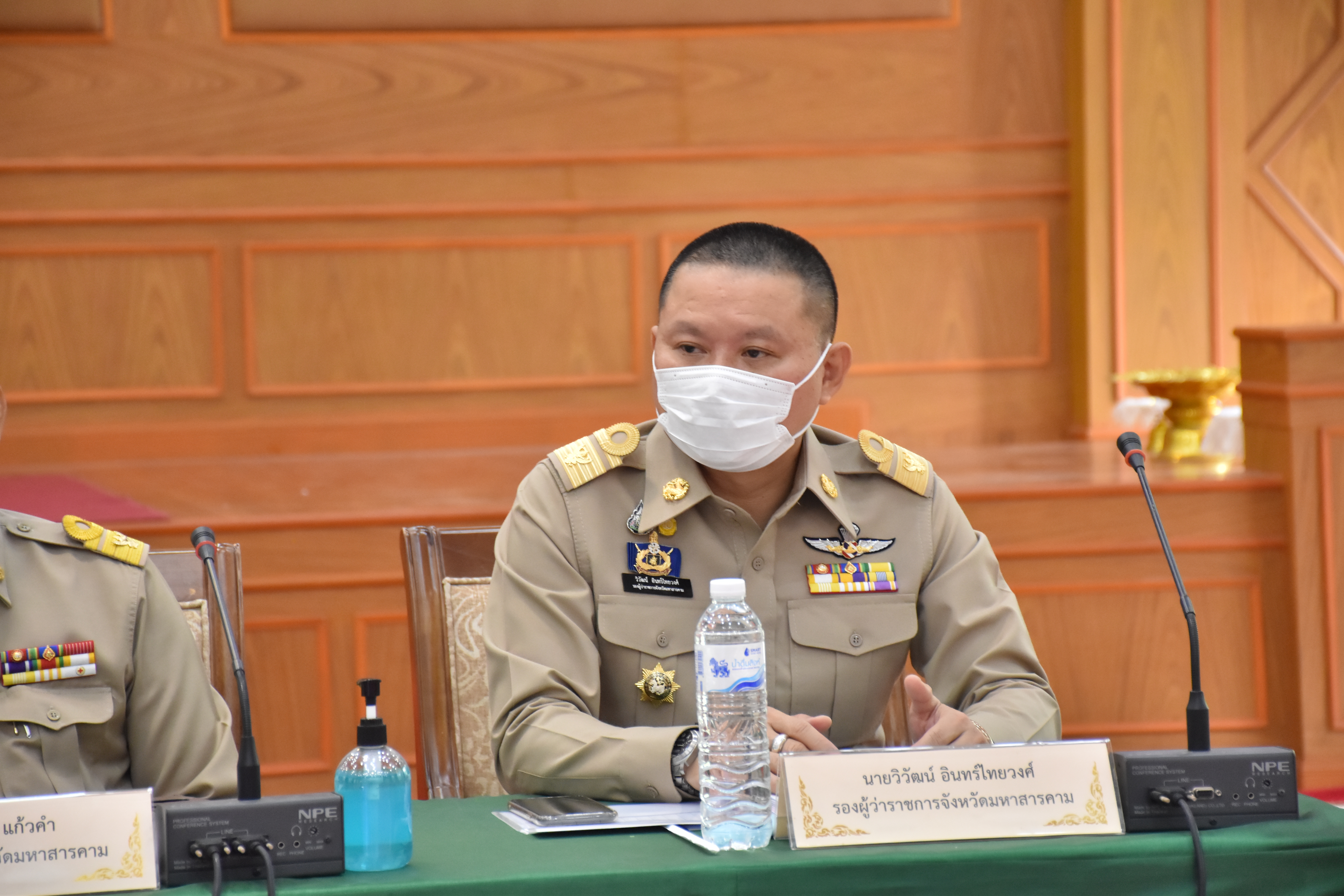 พจ.มหาสารคาม รายงานความก้าวหน้าการดำเนินงานขับเคลื่อนการขจัดความยากจนและพัฒนาคนทุกช่วงวัยอย่างยั่งยืน ตามหลักปรัชญาของเศรษฐกิจพอเพียง (ศจพ.) ในที่ประชุมกรมการจังหวัดมหาสารคาม