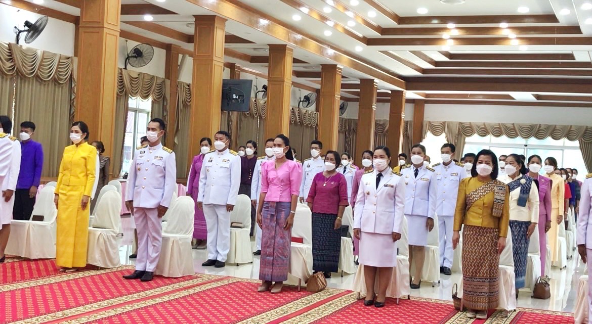 จังหวัดมหาสารคาม จัดพิธีมอบแบบลายผ้าพระราชทาน “ผ้าขิดลายนารีรัตนราชกัญญา”
