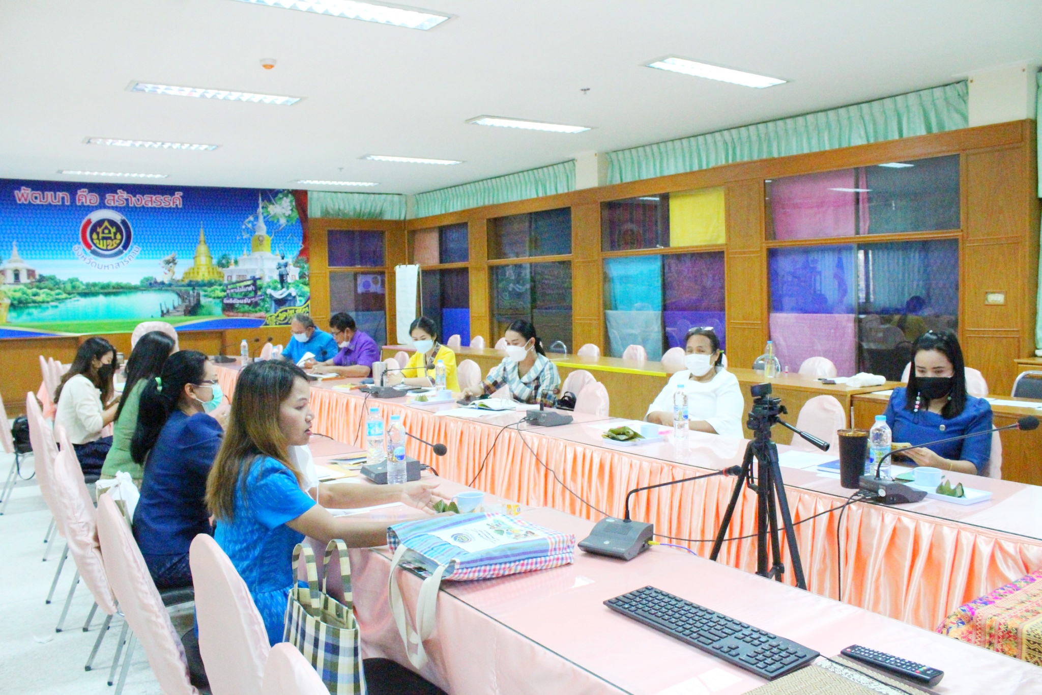 พช.มหาสารคาม ร่วมประชุมชี้แจงการใช้งานระบบOTOP Big Data และการลงทะเบียนผู้ผลิต ผู้ประกอบการ OTOP ผ่านระบบออนไลน์ (Zoom Cloud Meeting)