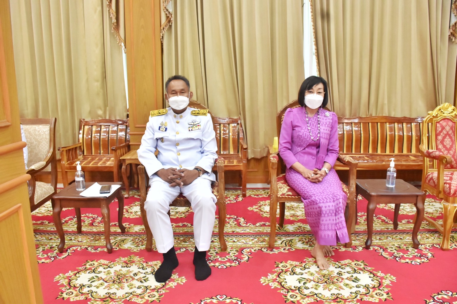 จังหวัดมหาสารคาม จัดพิธีมอบแบบลายผ้าพระราชทาน “ผ้าขิดลายนารีรัตนราชกัญญา”