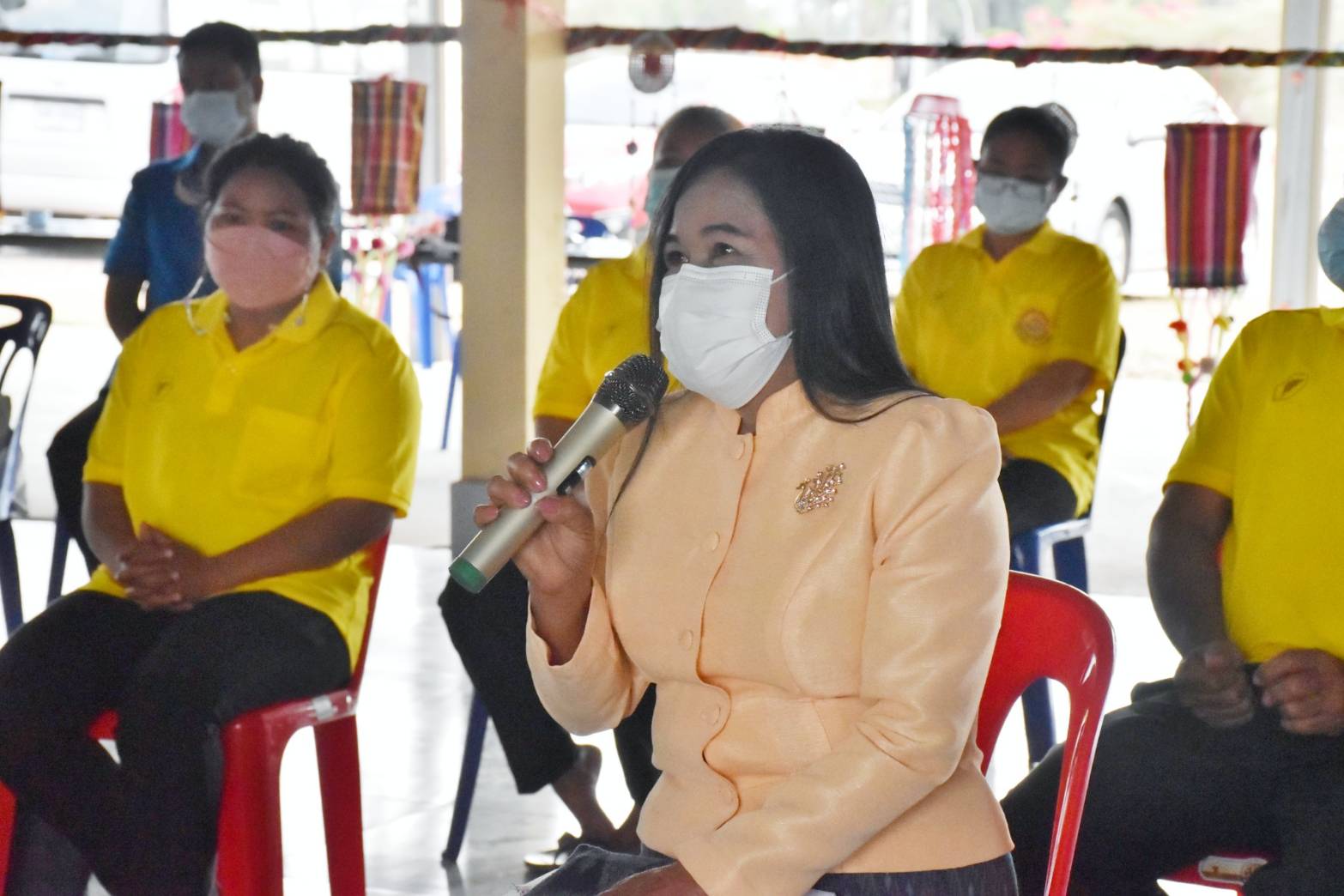 รองอธิบดี พช.(นายสุรศักดิ์ อักษรกุล) ชื่นชมกลุ่มออมทรัพย์เพื่อการผลิตบ้านห้วยหิน อำเภอนาเชือก จังหวัดมหาสารคาม ยกเป็นแบบอย่างสร้างภูมิคุ้มกันให้ชุมชน