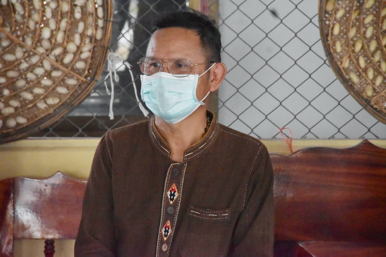 รองอธิบดี พช.(นายสุรศักดิ์ อักษรกุล) ชื่นชมกลุ่มออมทรัพย์เพื่อการผลิตบ้านห้วยหิน อำเภอนาเชือก จังหวัดมหาสารคาม ยกเป็นแบบอย่างสร้างภูมิคุ้มกันให้ชุมชน