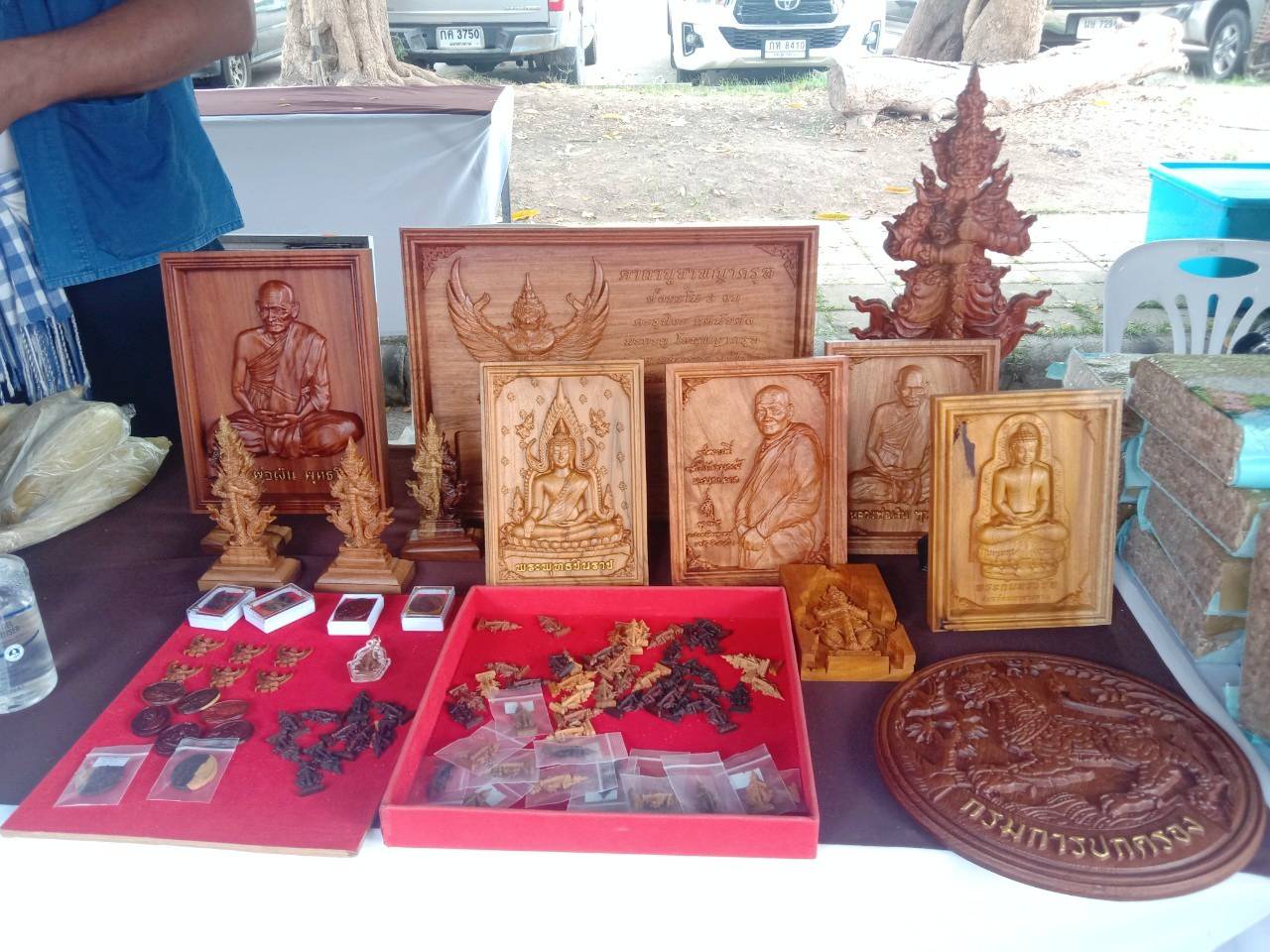 พช.มหาสารคาม ร่วมกับสตรี อำเภอเมืองมหาสารคาม ส่งเสริมช่องทางการตลาดผลิตภัณฑ์กลุ่มอาชีพสมาชิกกองทุนพัฒนาบทบาทสตรี ณ ตลาดเกษตรสีเขียว หน้าอุทยานการเรียนรู้มหาสารคาม อำเภอเมืองมหาสารคาม