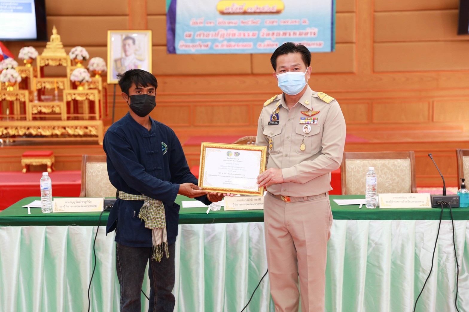 ผู้ว่าราชการจังหวัดมหาสารคาม “มอบใบประกาศเกียรติบัตรแก่ครัวเรือนต้นแบบ โคก หนอง นา พัฒนาชุมชน จังหวัดมหาสารคาม ประจำปี 2565”