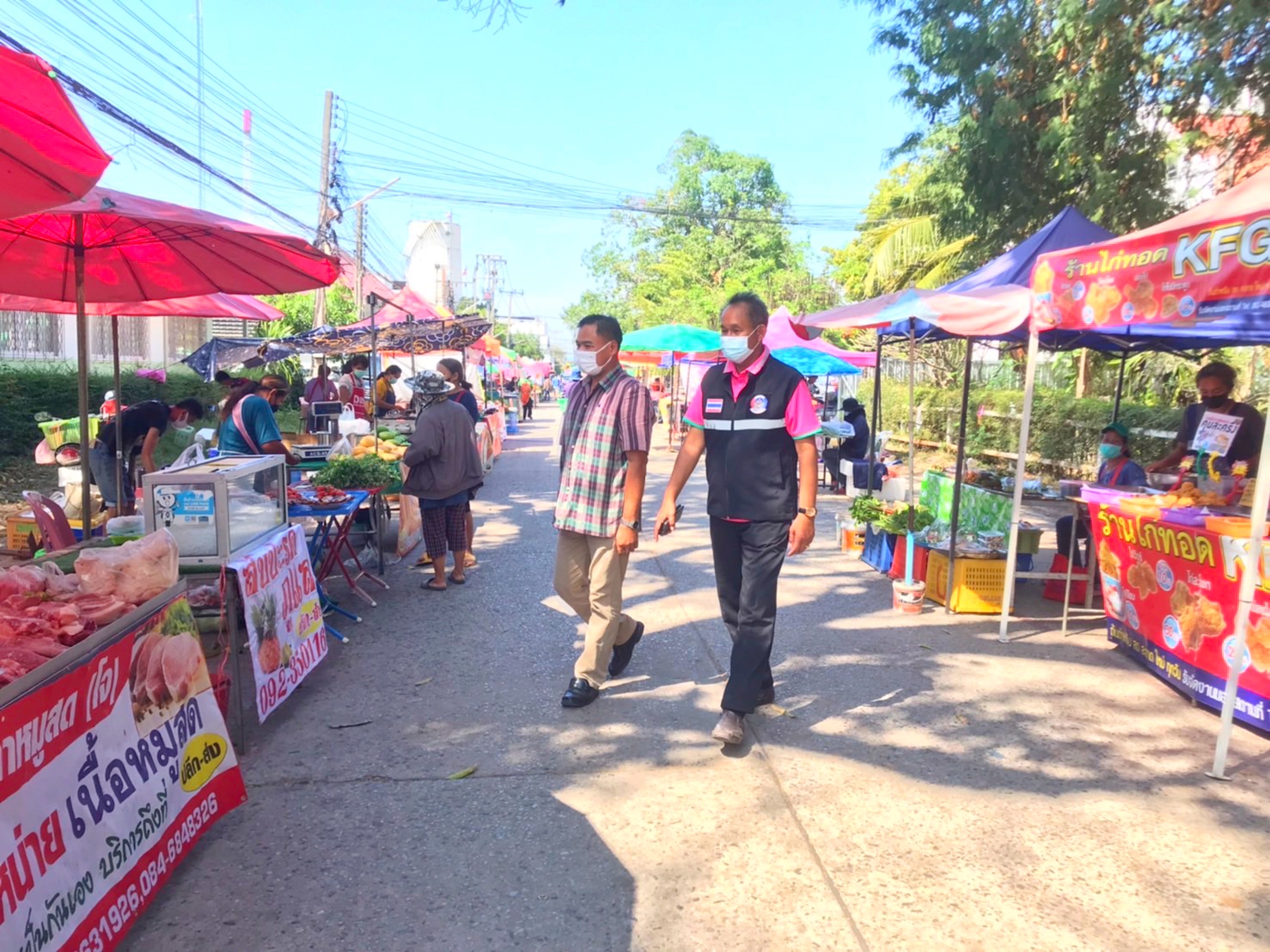 พช.มหาสารคาม ดำเนินโครงการส่งเสริมช่องทางการตลาดผลิตภัณฑ์กลุ่มอาชีพสมาชิกกองทุนพัฒนาบทบาทสตรี ณ ตลาดถนนคนเดิน อำเภอโกสุมพิสัย จังหวัดมหาสารคาม