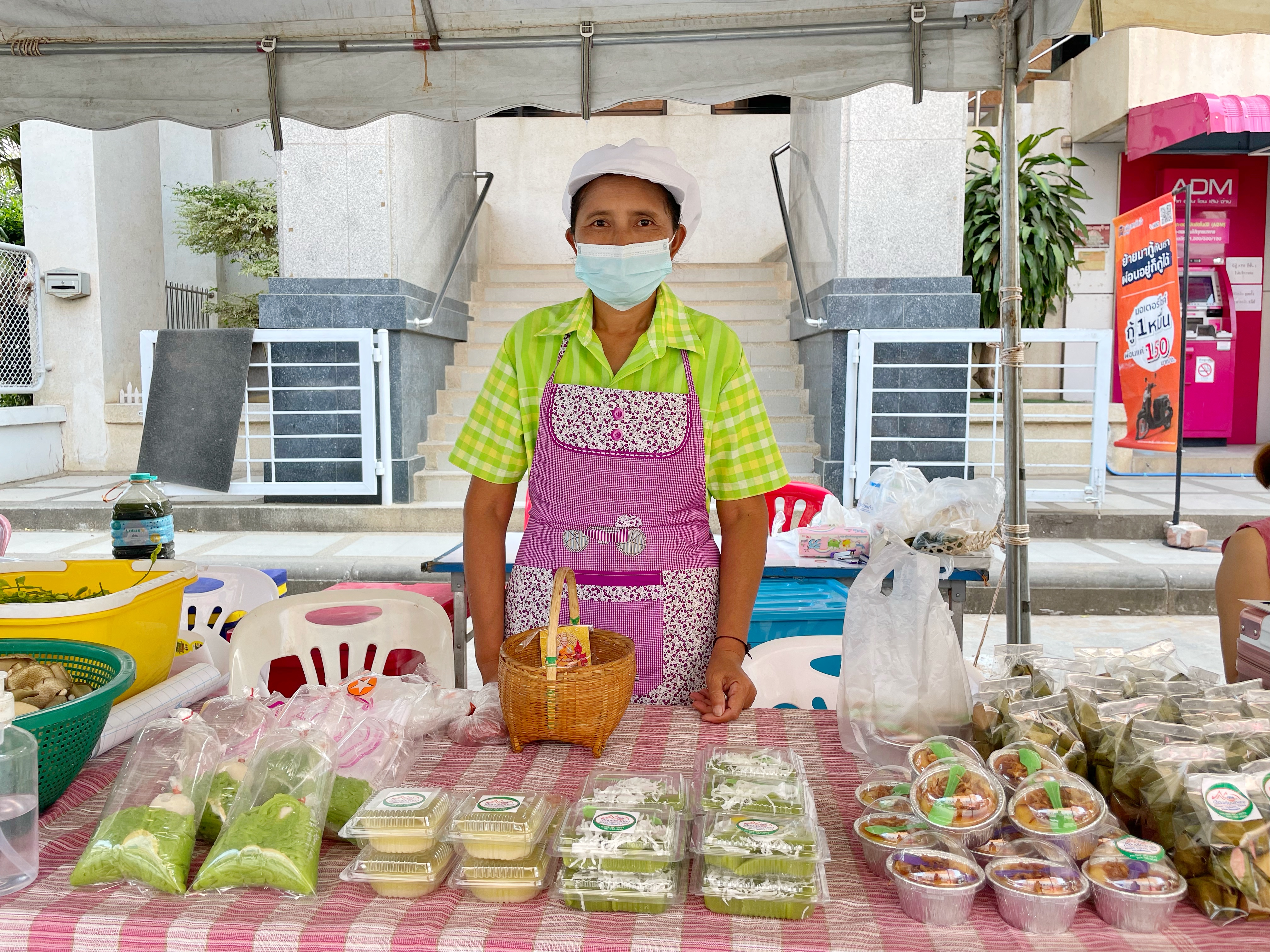 พช.มหาสารคาม ดำเนินโครงการส่งเสริมช่องทางการตลาดผลิตภัณฑ์กลุ่มอาชีพสมาชิกกองทุนพัฒนาบทบาทสตรี ณ ตลาดถนนคนเดิน อำเภอโกสุมพิสัย จังหวัดมหาสารคาม