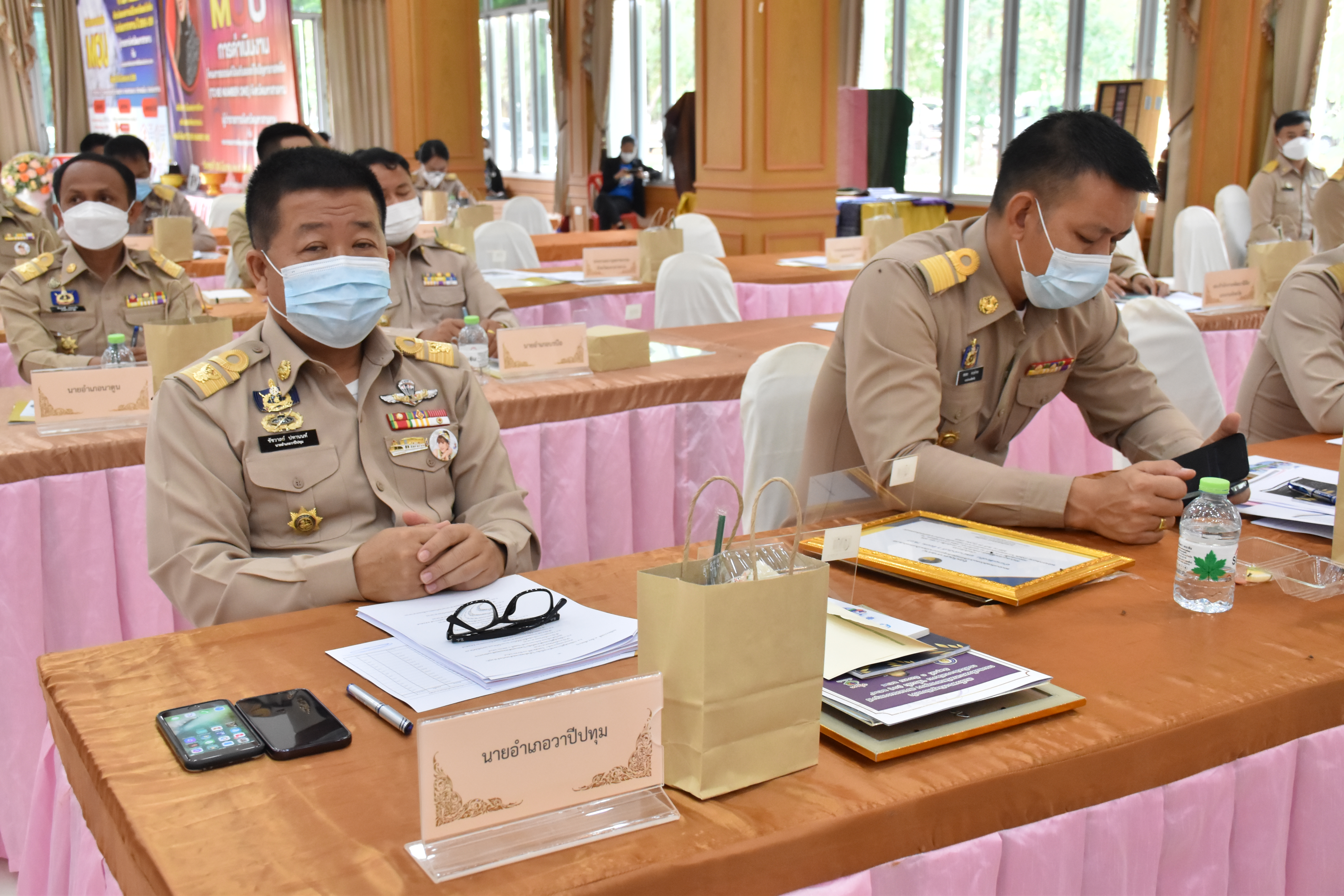 พจ.มหาสารคาม รายงานความก้าวหน้าการดำเนินงานขับเคลื่อนการขจัดความยากจนและพัฒนาคนทุกช่วงวัยอย่างยั่งยืน ตามหลักปรัชญาของเศรษฐกิจพอเพียง (ศจพ.) ในที่ประชุมกรมการจังหวัดมหาสารคาม