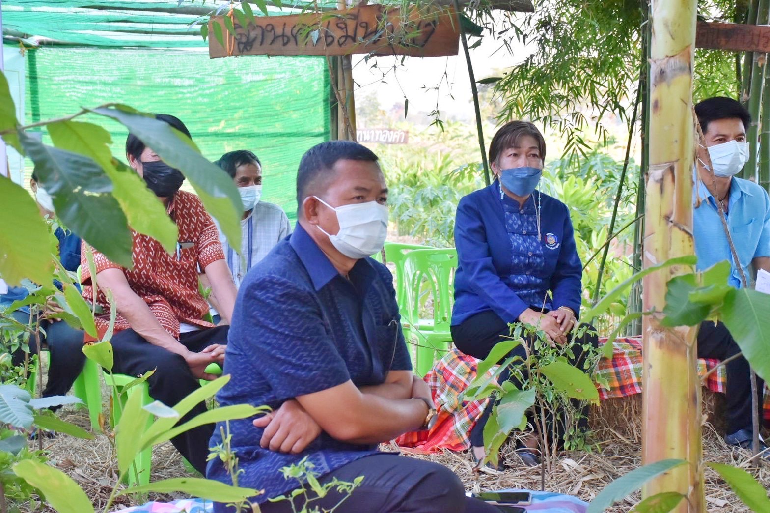 รองอธิบดี พช.(นายสุรศักดิ์ อักษรกุล) พร้อมคณะ ลงพื้นที่ติดตามผลการดำเนินโครงการ “โคก หนอง นา พช.” จ.มหาสารคาม พร้อมเยี่ยมชมตลาดถนนคนเดินออนซอนกันทรวิชัย ที่จัดขึ้นตามนโยบายการส่งเสริมและกระตุ้นเศรษฐกิจฐานรากของรัฐบาล