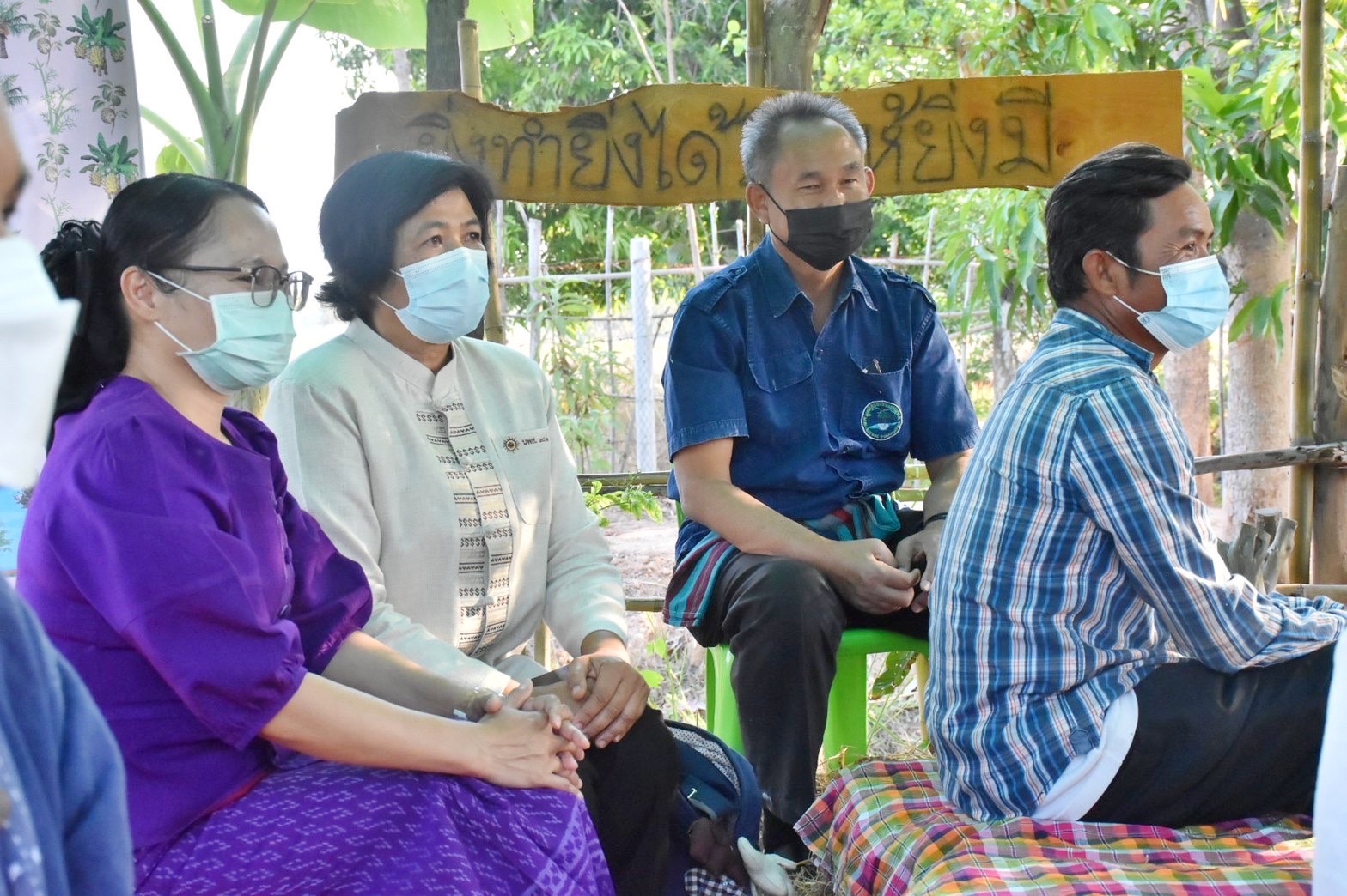 รองอธิบดี พช.(นายสุรศักดิ์ อักษรกุล) พร้อมคณะ ลงพื้นที่ติดตามผลการดำเนินโครงการ “โคก หนอง นา พช.” จ.มหาสารคาม พร้อมเยี่ยมชมตลาดถนนคนเดินออนซอนกันทรวิชัย ที่จัดขึ้นตามนโยบายการส่งเสริมและกระตุ้นเศรษฐกิจฐานรากของรัฐบาล