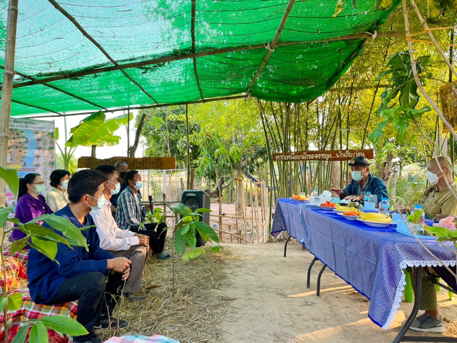 รองอธิบดี พช.(นายสุรศักดิ์ อักษรกุล) พร้อมคณะ ลงพื้นที่ติดตามผลการดำเนินโครงการ “โคก หนอง นา พช.” จ.มหาสารคาม พร้อมเยี่ยมชมตลาดถนนคนเดินออนซอนกันทรวิชัย ที่จัดขึ้นตามนโยบายการส่งเสริมและกระตุ้นเศรษฐกิจฐานรากของรัฐบาล