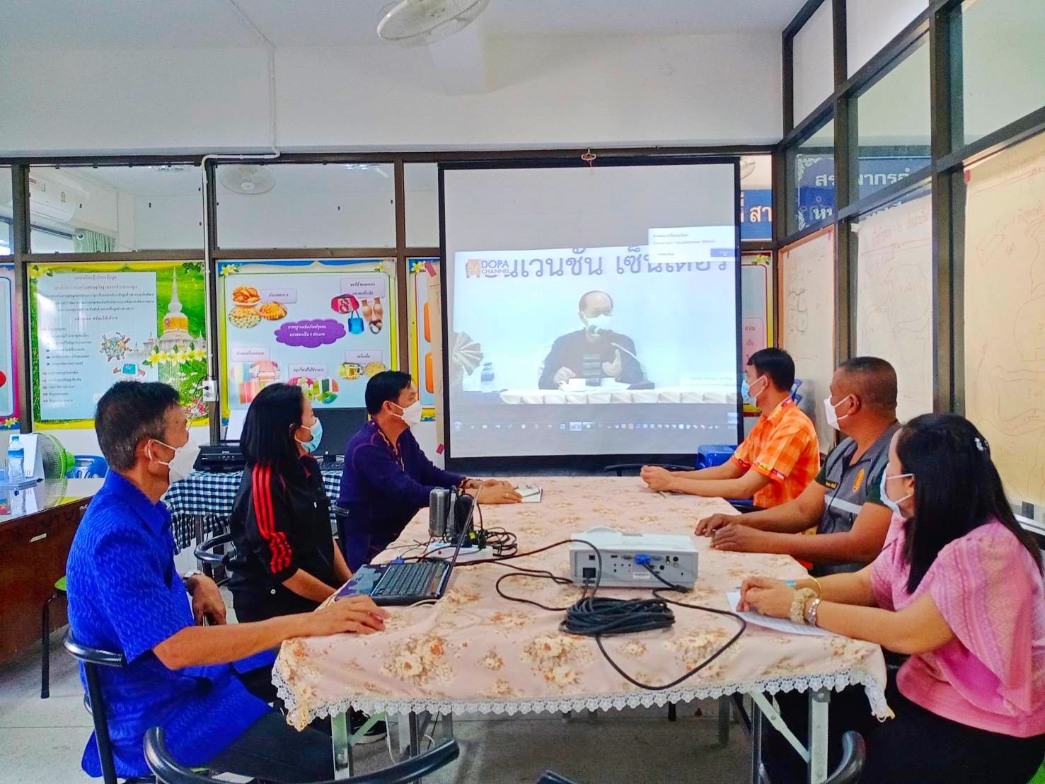 จังหวัดมหาสารคาม ร่วมประชุมเชิงปฏิบัติการเพื่อซักซ้อมแนวทางการขับเคลื่อน ศูนย์อำนวยการขจัดความยากจนและพัฒนาคนทุกช่วงวัยอย่างยั่งยืน ตามหลักปรัชญาของเศรษฐกิจพอเพียง (ศจพ.) ในระดับพื้นที่ ปีงบประมาณ พ.ศ. 2565 (ภาคตะวันออกเฉียงเหนือ)