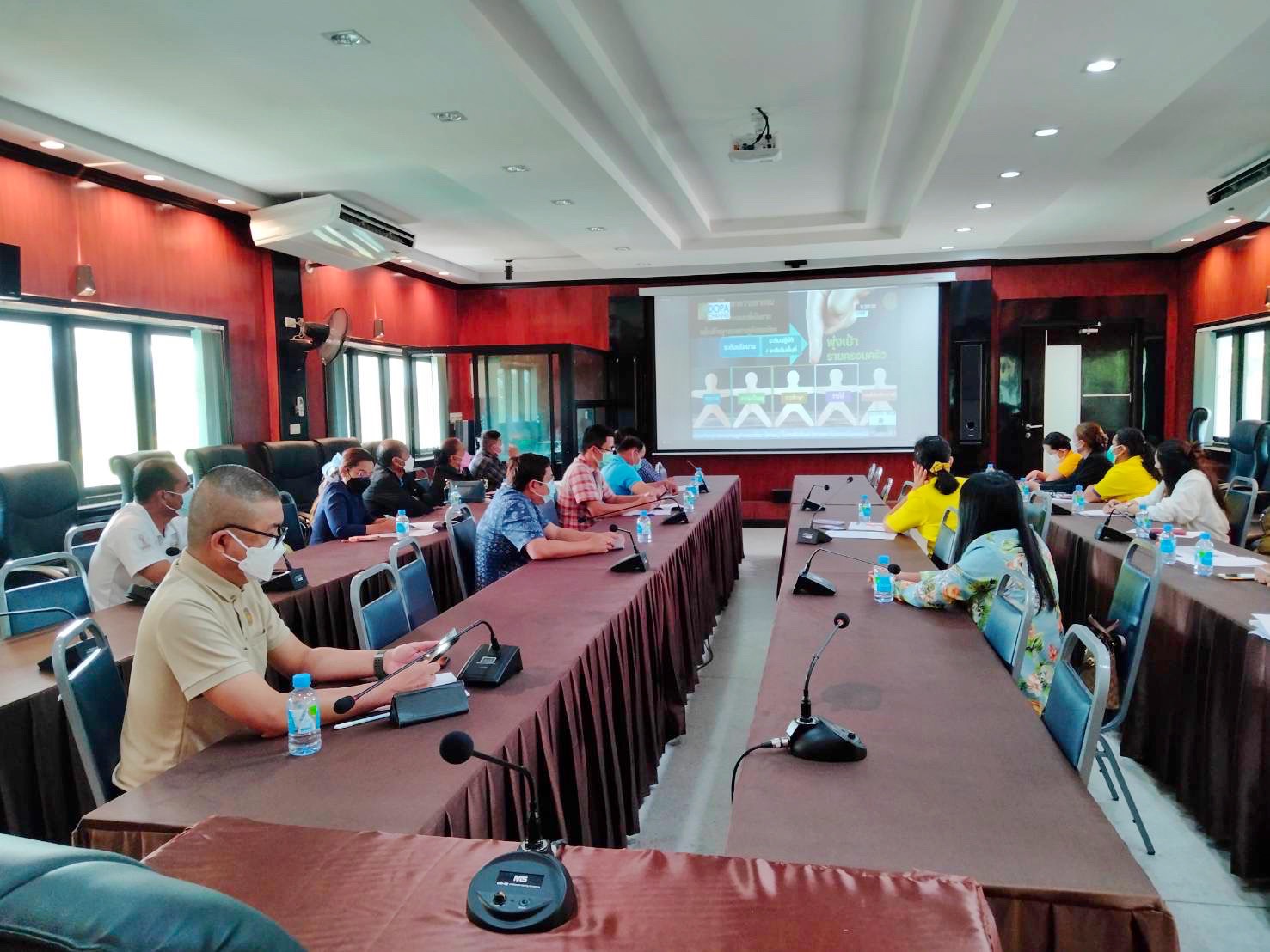 จังหวัดมหาสารคาม ร่วมประชุมเชิงปฏิบัติการเพื่อซักซ้อมแนวทางการขับเคลื่อน ศูนย์อำนวยการขจัดความยากจนและพัฒนาคนทุกช่วงวัยอย่างยั่งยืน ตามหลักปรัชญาของเศรษฐกิจพอเพียง (ศจพ.) ในระดับพื้นที่ ปีงบประมาณ พ.ศ. 2565 (ภาคตะวันออกเฉียงเหนือ)