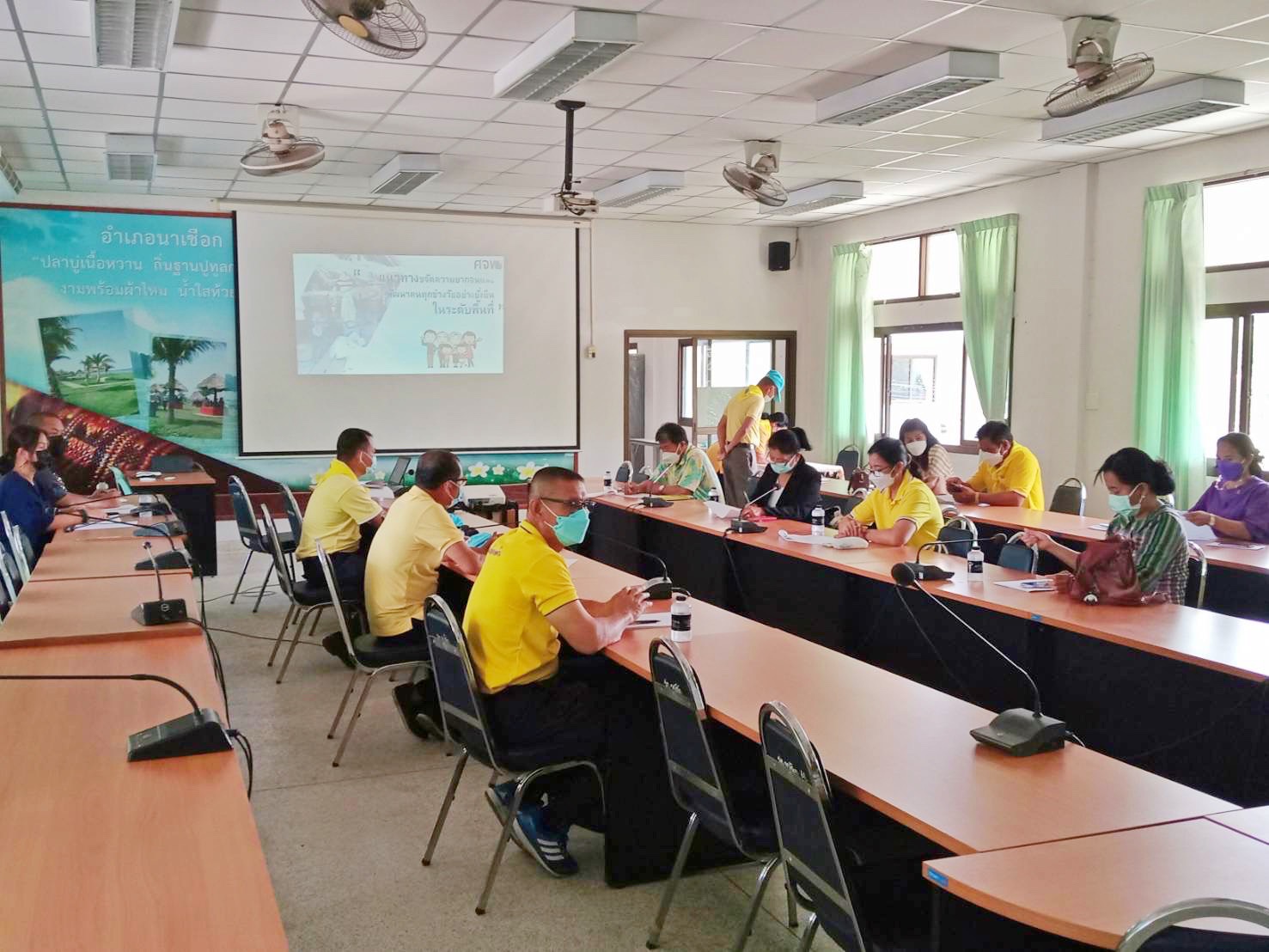 จังหวัดมหาสารคาม ร่วมประชุมเชิงปฏิบัติการเพื่อซักซ้อมแนวทางการขับเคลื่อน ศูนย์อำนวยการขจัดความยากจนและพัฒนาคนทุกช่วงวัยอย่างยั่งยืน ตามหลักปรัชญาของเศรษฐกิจพอเพียง (ศจพ.) ในระดับพื้นที่ ปีงบประมาณ พ.ศ. 2565 (ภาคตะวันออกเฉียงเหนือ)