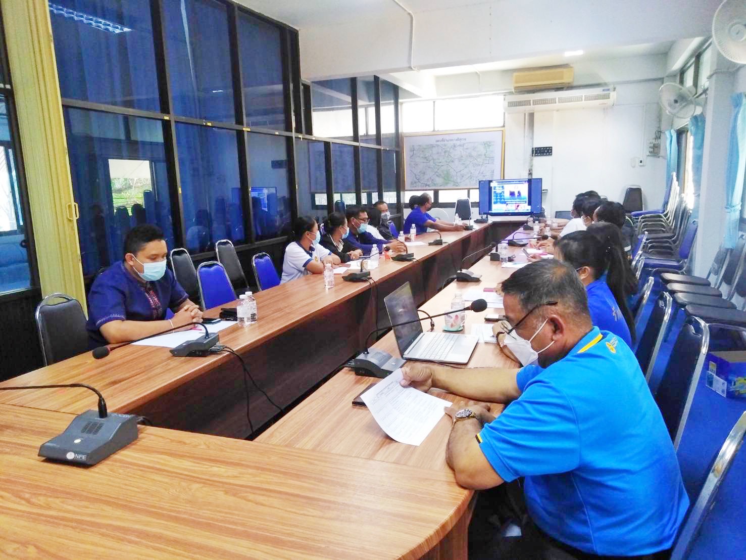 จังหวัดมหาสารคาม ร่วมประชุมเชิงปฏิบัติการเพื่อซักซ้อมแนวทางการขับเคลื่อน ศูนย์อำนวยการขจัดความยากจนและพัฒนาคนทุกช่วงวัยอย่างยั่งยืน ตามหลักปรัชญาของเศรษฐกิจพอเพียง (ศจพ.) ในระดับพื้นที่ ปีงบประมาณ พ.ศ. 2565 (ภาคตะวันออกเฉียงเหนือ)