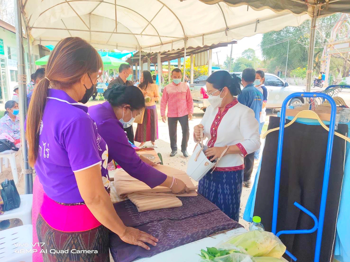 พช.มหาสารคาม รวมพลังสตรี ส่งเสริมช่องทางการตลาดผลิตภัณฑ์กลุ่มอาชีพสมาชิกกองทุนพัฒนาบทบาทสตรี ณ ตลาดไทบ้าน อำเภอนาเชือก