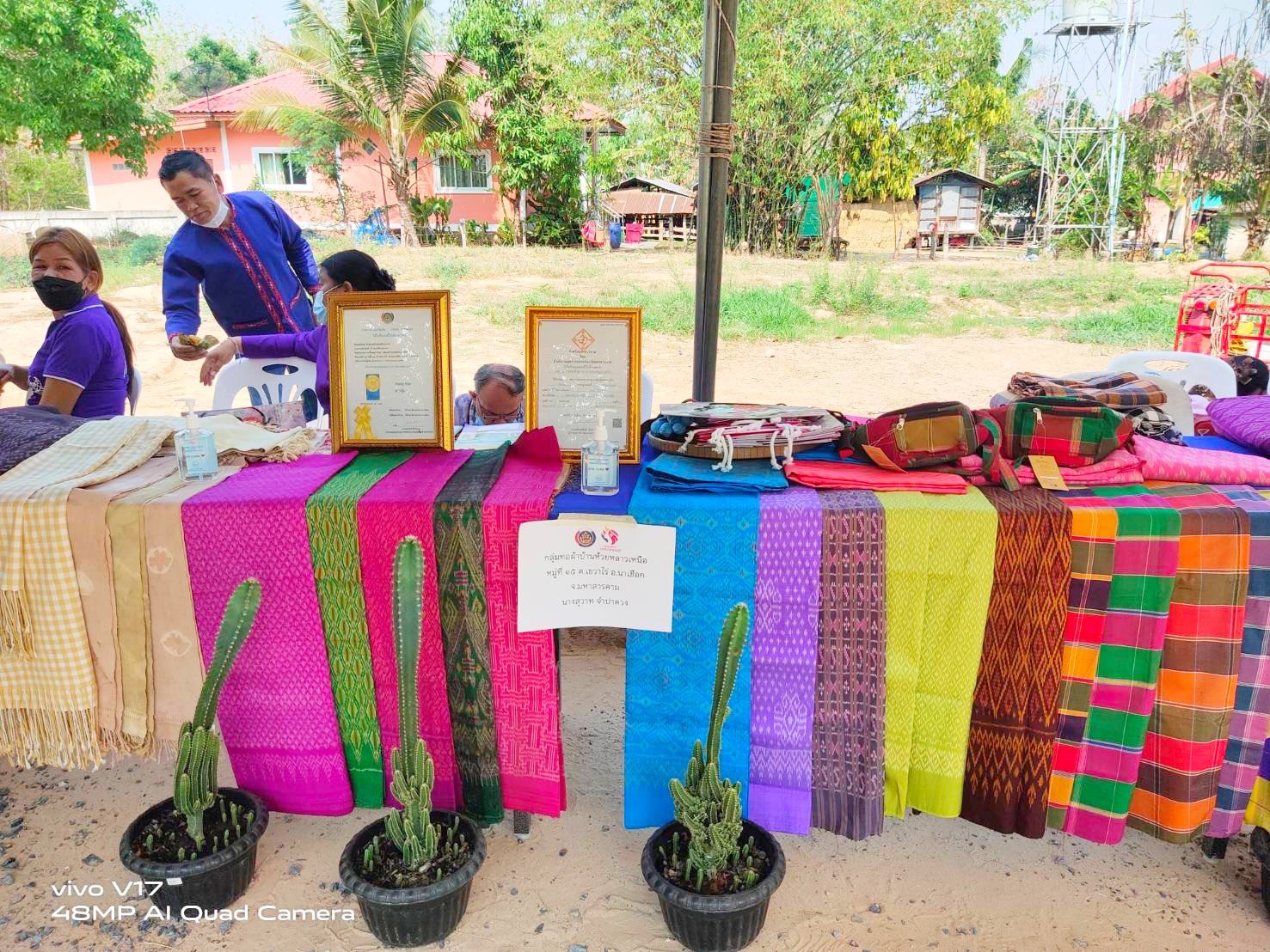พช.มหาสารคาม รวมพลังสตรี ส่งเสริมช่องทางการตลาดผลิตภัณฑ์กลุ่มอาชีพสมาชิกกองทุนพัฒนาบทบาทสตรี ณ ตลาดไทบ้าน อำเภอนาเชือก