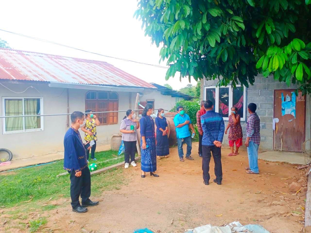 ผู้ตรวจราชการกรมการพัฒนาชุมชน ผนึกกำลังทีมปฏิบัติการแก้จน จ.มหาสารคาม ลงพื้นที่เคาะประตูช่วยเหลือครัวเรือนยากจนตามฐานข้อมูล TPMAP