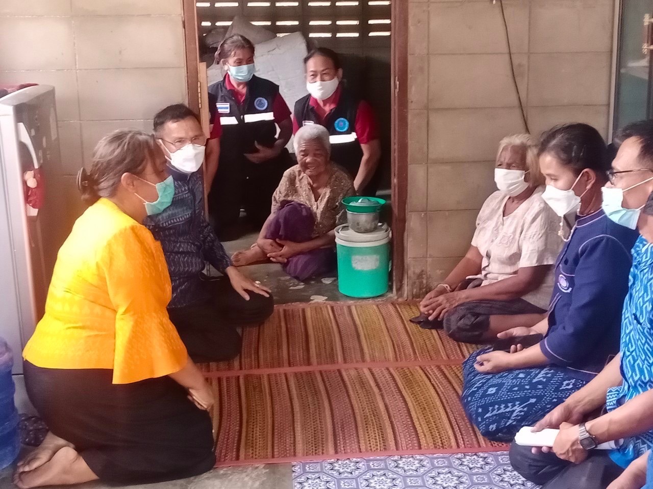 ผู้ตรวจราชการกรมการพัฒนาชุมชน ผนึกกำลังทีมปฏิบัติการแก้จน จ.มหาสารคาม ลงพื้นที่เคาะประตูช่วยเหลือครัวเรือนยากจนตามฐานข้อมูล TPMAP