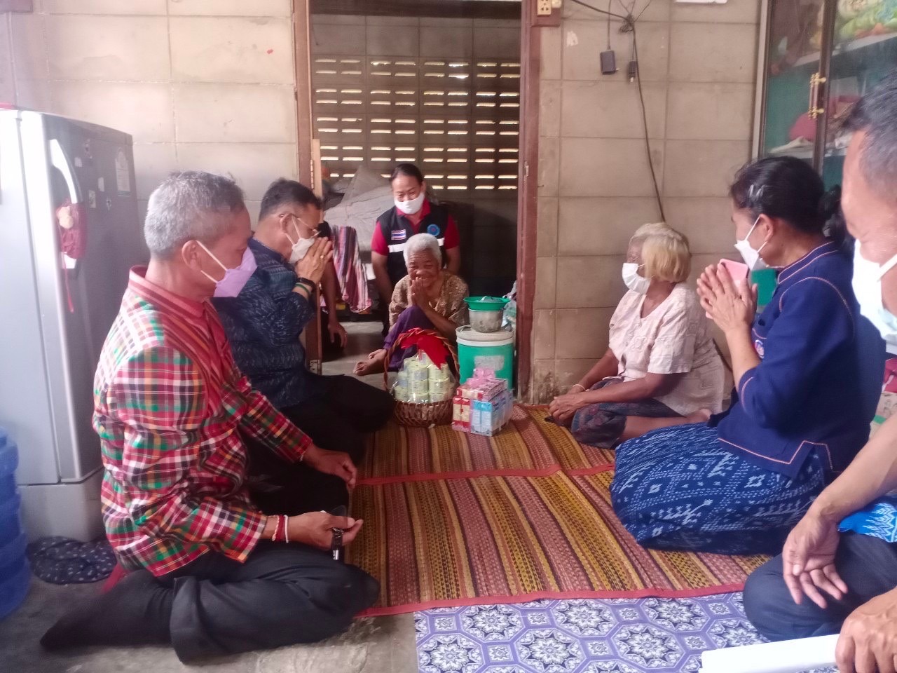 ผู้ตรวจราชการกรมการพัฒนาชุมชน ผนึกกำลังทีมปฏิบัติการแก้จน จ.มหาสารคาม ลงพื้นที่เคาะประตูช่วยเหลือครัวเรือนยากจนตามฐานข้อมูล TPMAP