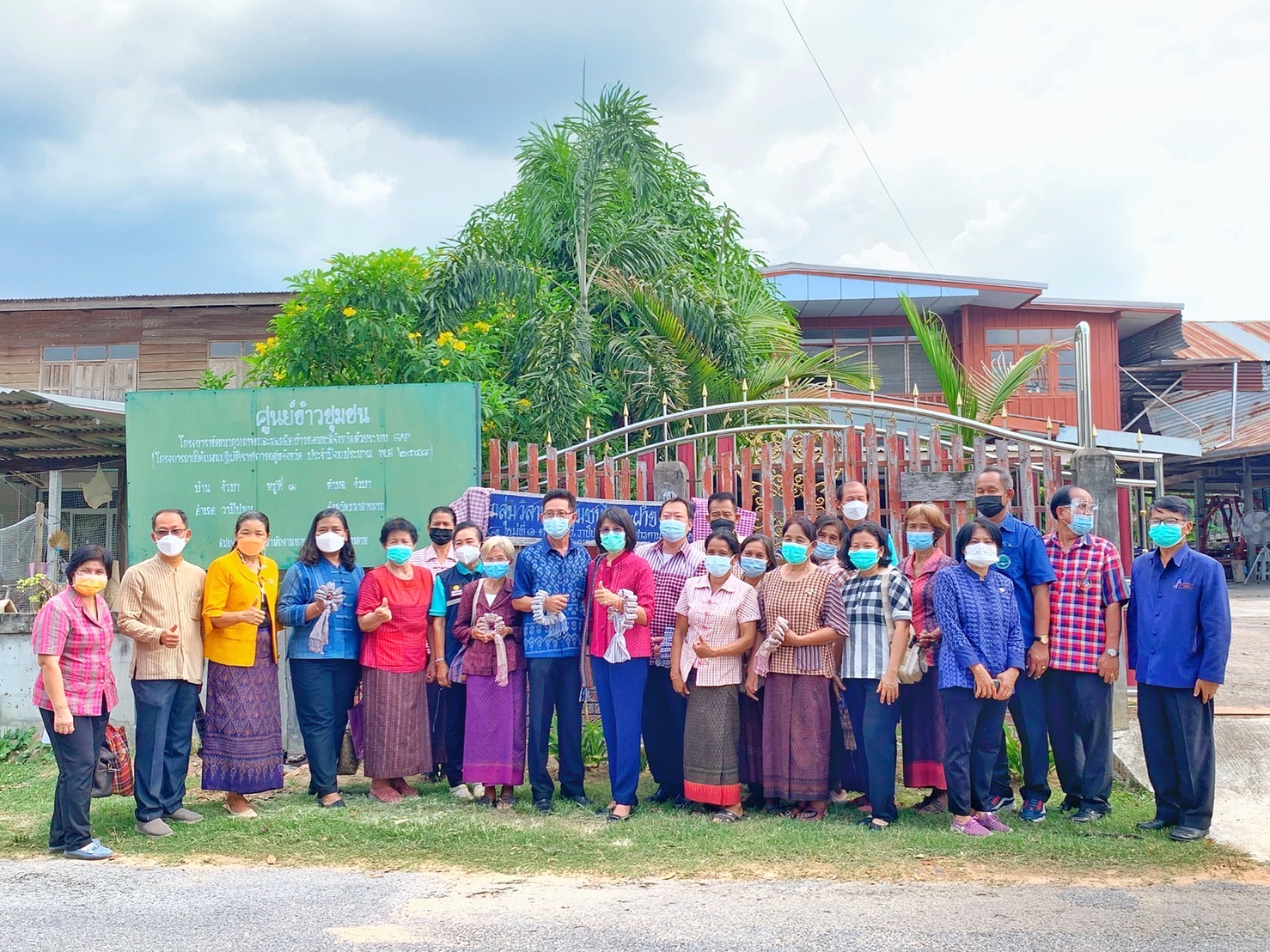 รองอธิบดีกรมการพัฒนาชุมชน นำทีมผู้บริหาร พช. ลงพื้นที่ติดตามการดำเนินงานบริษัท ประชารัฐรักสามัคคีมหาสารคาม(วิสาหกิจเพื่อสังคม) จำกัด