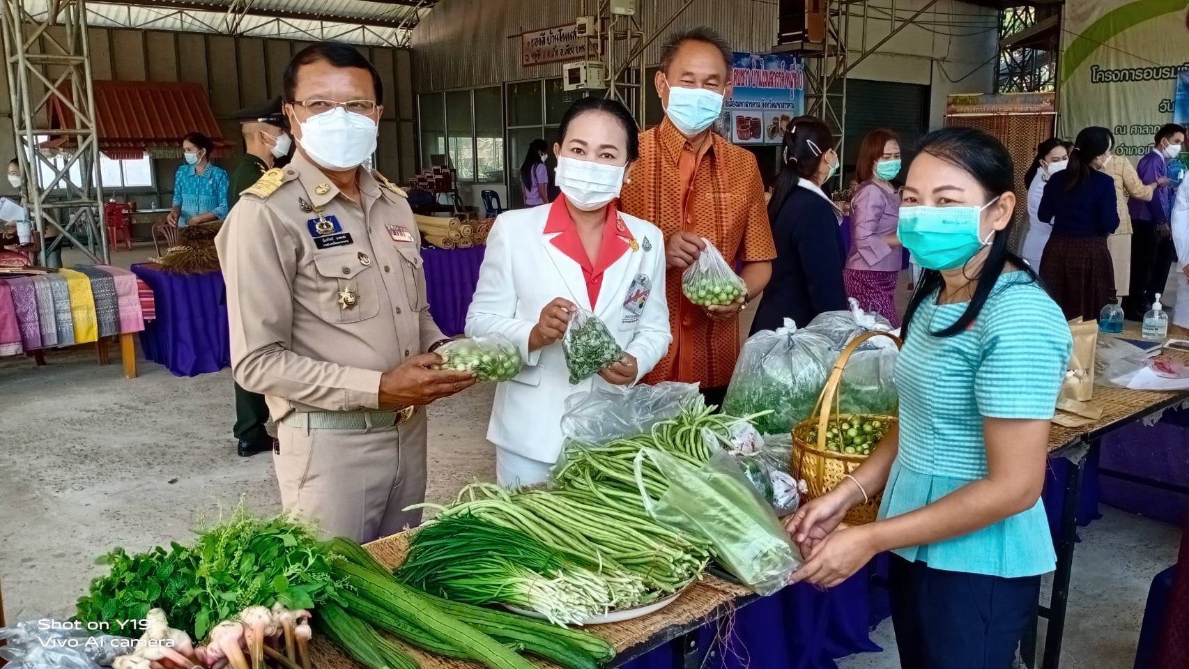 พช.มหาสารคาม ร่วมให้การต้อนรับราชเลขานุการในพระองค์ สมเด็จพระกนิษฐาธิราชเจ้าฯ กรมสมเด็จพระเทพรัตนราชสุดา ฯ สยามบรมราชกุมารี  พร้อมคณะผู้บริหารร้านภูฟ้า ลงพื้นที่เยี่ยมให้กำลังใจ ผู้ผลิต ผู้ประกอบการ OTOP อำเภอเมืองมหาสารคาม จังหวัดมหาสารคาม