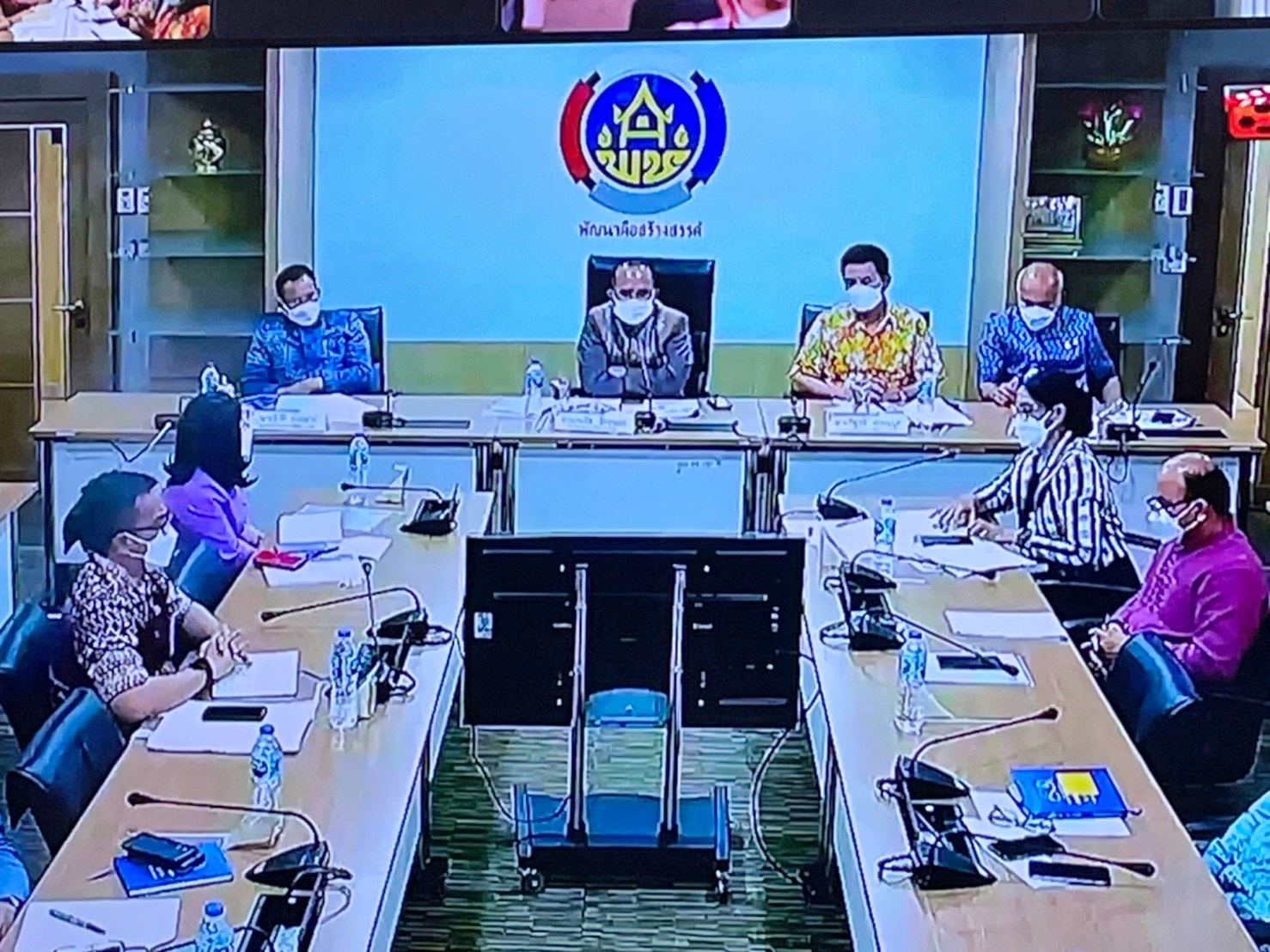 พช.มหาสารคาม ร่วมประชุมติดตามการขับเคลื่อนงานขจัดความยากจนและพัฒนาคนทุกช่วงวัยอย่างยั่งยืนตามหลักปรัชญาของเศรษฐกิจพอเพียงในระดับพื้นที่  ผ่านระบบอิเล็กทรอนิกส์ (Cisco Webex Meetings)