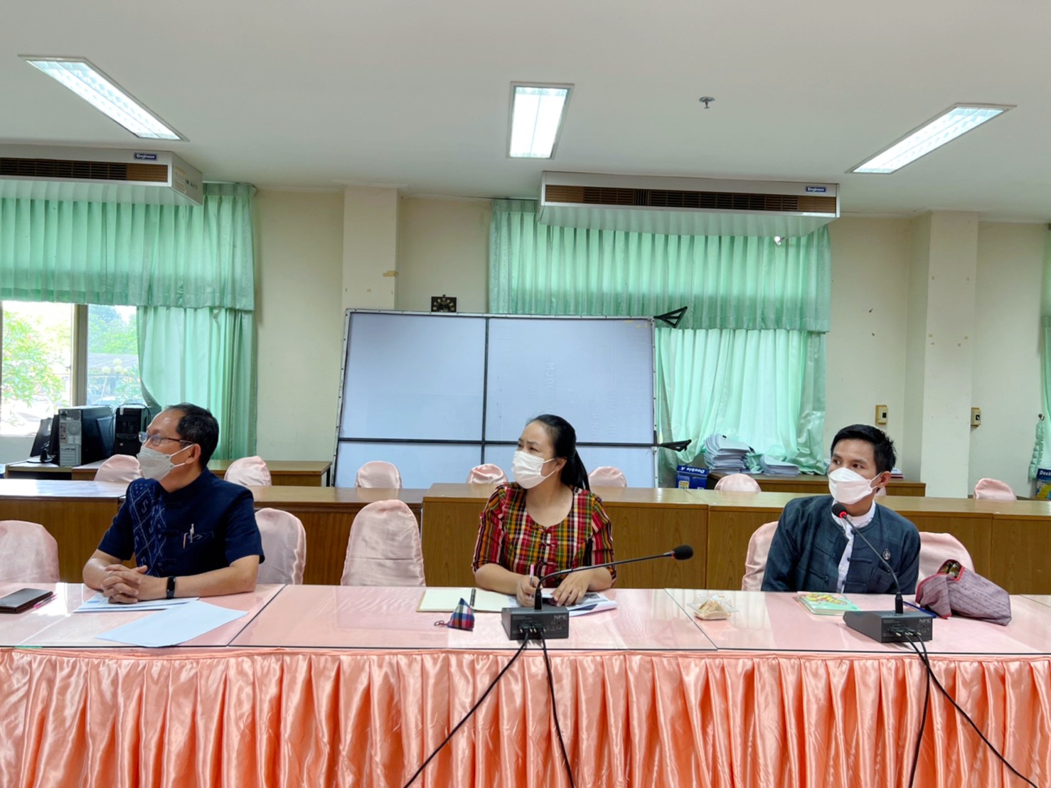 พช.มหาสารคาม ร่วมประชุมติดตามการขับเคลื่อนการดำเนินงานศูนย์กลางการซื้อขายเส้นไหมนครชัยบุรินทร์ ครั้งที่ 1 ผ่านระบบประชุมทางไกล (Zoom Cloud meetings)