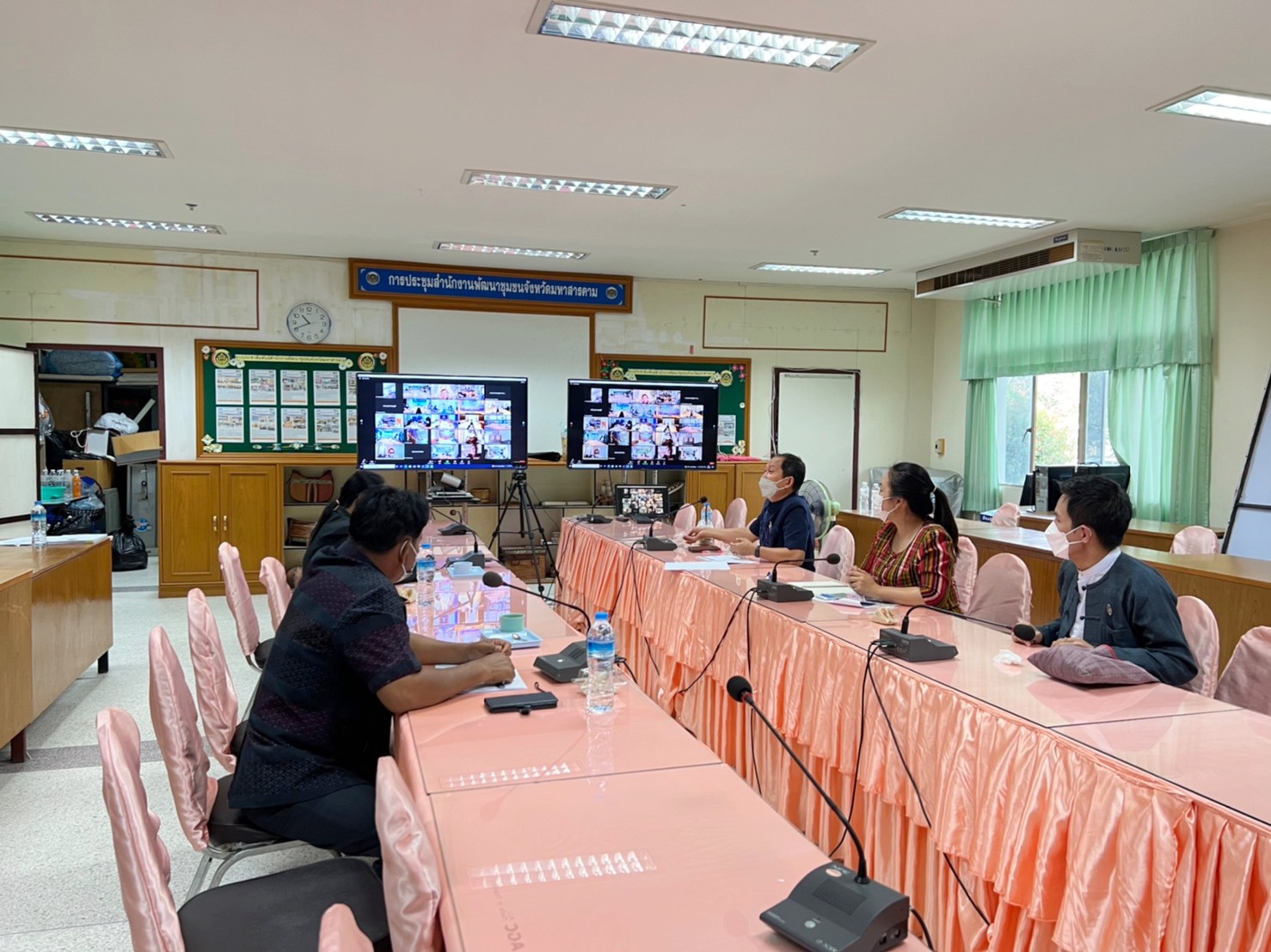 พช.มหาสารคาม ร่วมประชุมติดตามการขับเคลื่อนการดำเนินงานศูนย์กลางการซื้อขายเส้นไหมนครชัยบุรินทร์ ครั้งที่ 1 ผ่านระบบประชุมทางไกล (Zoom Cloud meetings)