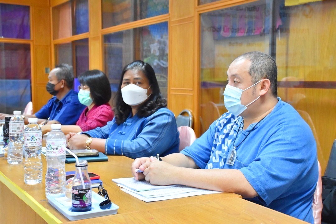 ทีมผู้บริหารกรมการพัฒนาชุมชน ร่วมประชุมเพื่อรับฟังผลการขับเคลื่อนการดำเนินงานบริษัท ประชารัฐรักสามัคคีมหาสารคาม(วิสาหกิจเพื่อสังคม) จำกัด