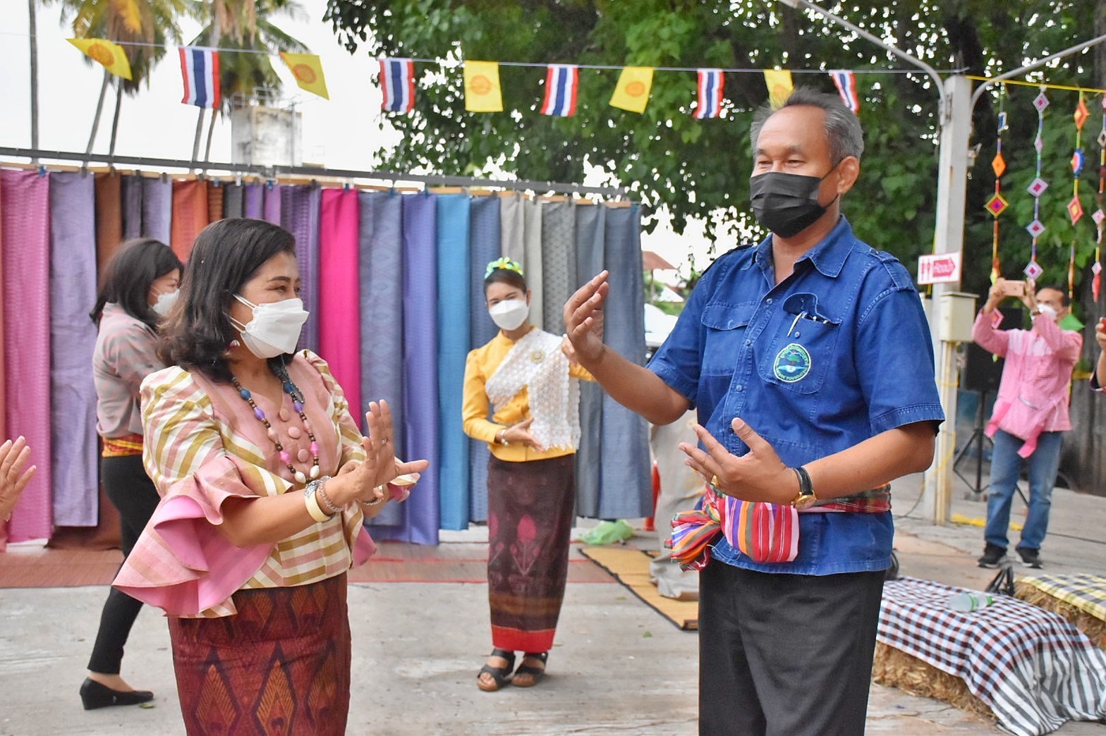 รองอธิบดีกรมการพัฒนาชุมชน นำทีมผู้บริหาร พช. ลงพื้นที่ติดตามการดำเนินงานบริษัท ประชารัฐรักสามัคคีมหาสารคาม(วิสาหกิจเพื่อสังคม) จำกัด