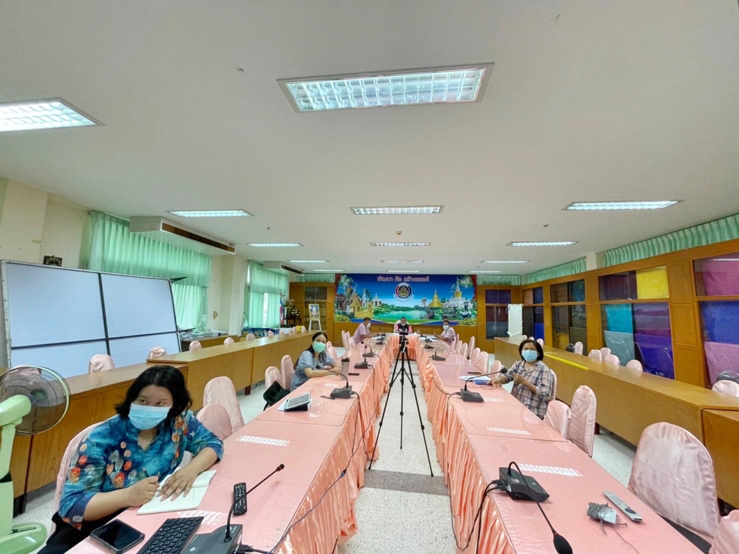 พช.มหาสารคาม ร่วมประชุมติดตามการขับเคลื่อนงานขจัดความยากจนและพัฒนาคนทุกช่วงวัยอย่างยั่งยืนตามหลักปรัชญาของเศรษฐกิจพอเพียงในระดับพื้นที่  ผ่านระบบอิเล็กทรอนิกส์ (Cisco Webex Meetings)