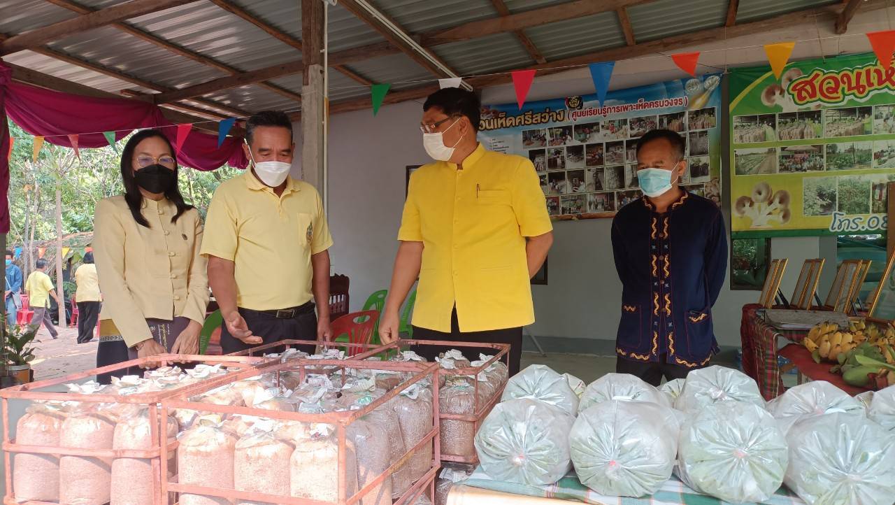 นายธรรมนูญ  แก้วคำ รองผู้ว่าราชการจังหวัดมหาสารคาม เยี่ยมชม ศูนย์ผู้นำจิตอาสาพัฒนาชุมชน ตำบลเขวาไร่ อำเภอนาเชือก
