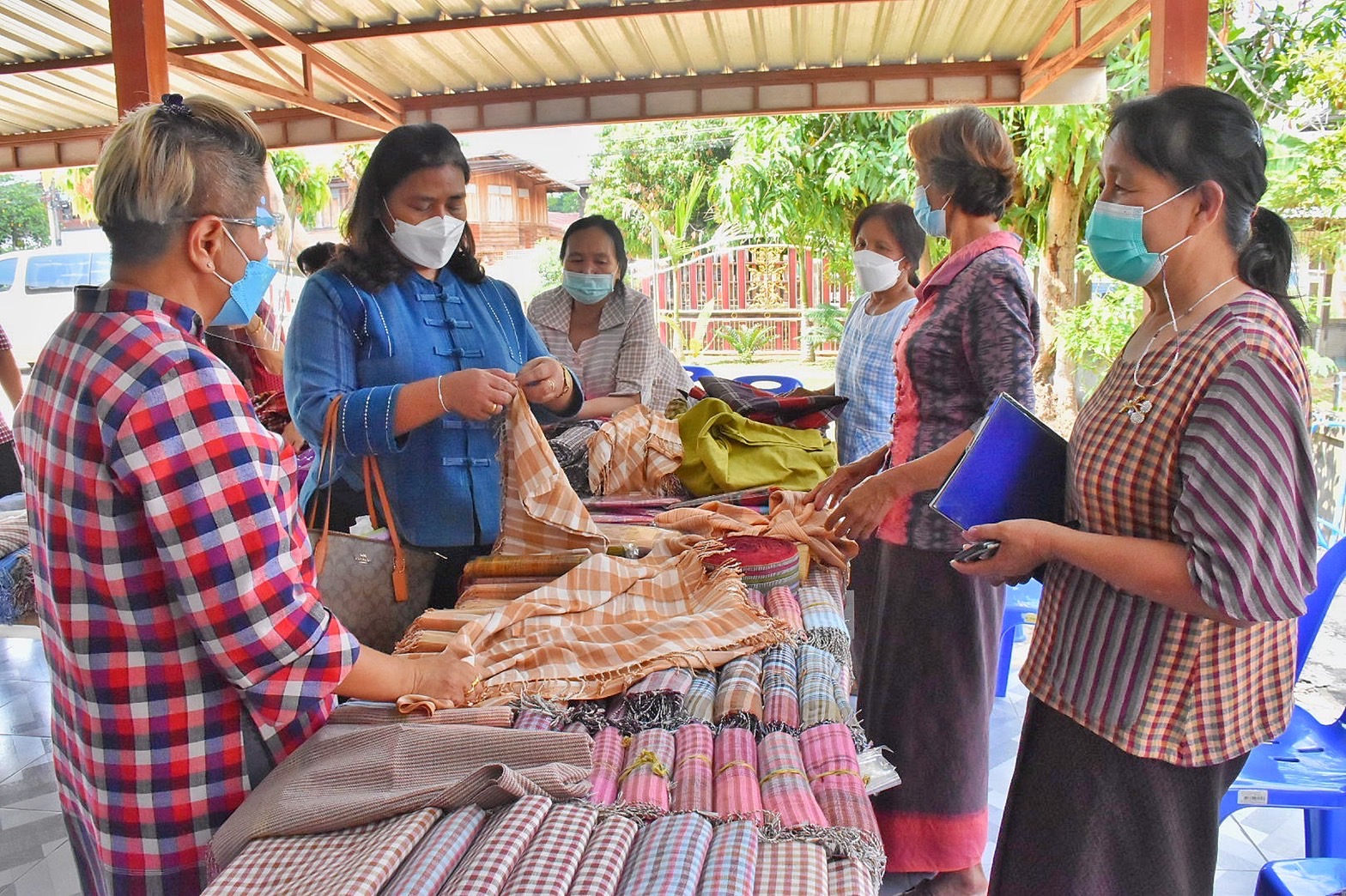 รองอธิบดีกรมการพัฒนาชุมชน นำทีมผู้บริหาร พช. ลงพื้นที่ติดตามการดำเนินงานบริษัท ประชารัฐรักสามัคคีมหาสารคาม(วิสาหกิจเพื่อสังคม) จำกัด