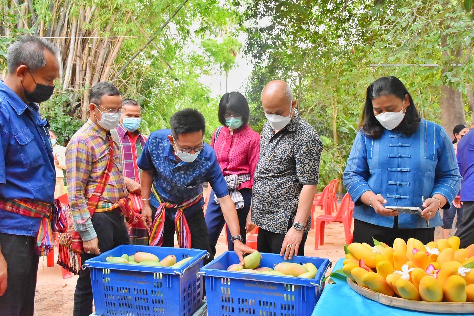รองอธิบดีกรมการพัฒนาชุมชน นำทีมผู้บริหาร พช. ลงพื้นที่ติดตามการดำเนินงานบริษัท ประชารัฐรักสามัคคีมหาสารคาม(วิสาหกิจเพื่อสังคม) จำกัด