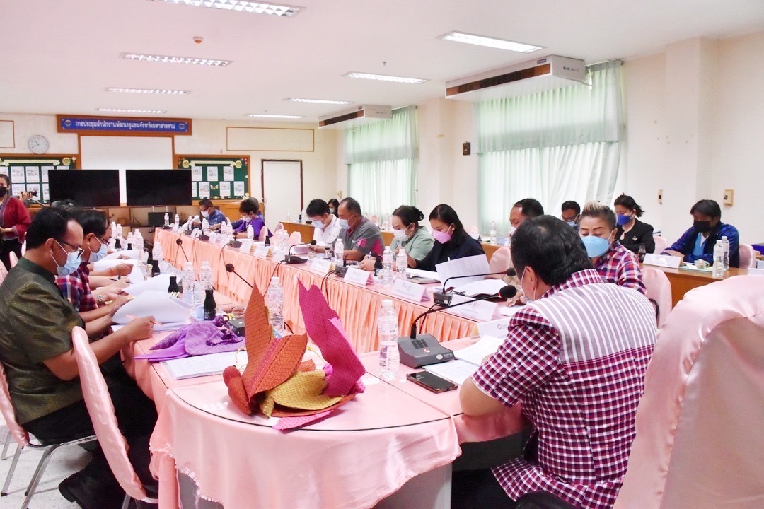 ทีมผู้บริหารกรมการพัฒนาชุมชน ร่วมประชุมเพื่อรับฟังผลการขับเคลื่อนการดำเนินงานบริษัท ประชารัฐรักสามัคคีมหาสารคาม(วิสาหกิจเพื่อสังคม) จำกัด