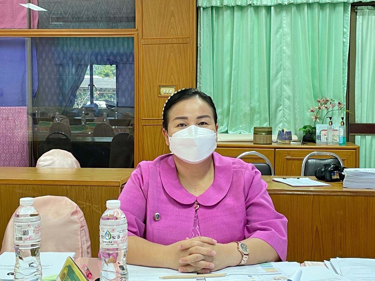 พช.มหาสารคามเข้ารับการประชุมชี้แจงแนวทางการดำเนินงานโครงการพัฒนาชุมชนใสสะอาด ประจำปีงบประมาณ พศ. 2565 ผ่านระบบ Video Conference และผ่านระบบทีวี พช.