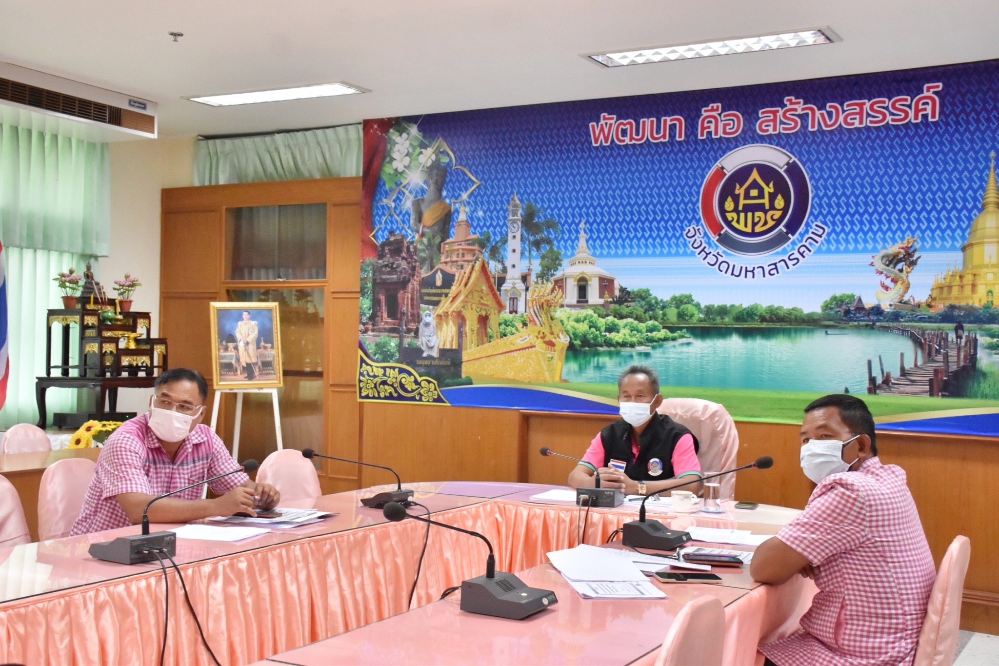 พช.มหาสารคาม ร่วมประชุมติดตามการขับเคลื่อนงานขจัดความยากจนและพัฒนาคนทุกช่วงวัยอย่างยั่งยืนตามหลักปรัชญาของเศรษฐกิจพอเพียงในระดับพื้นที่  ผ่านระบบอิเล็กทรอนิกส์ (Cisco Webex Meetings)