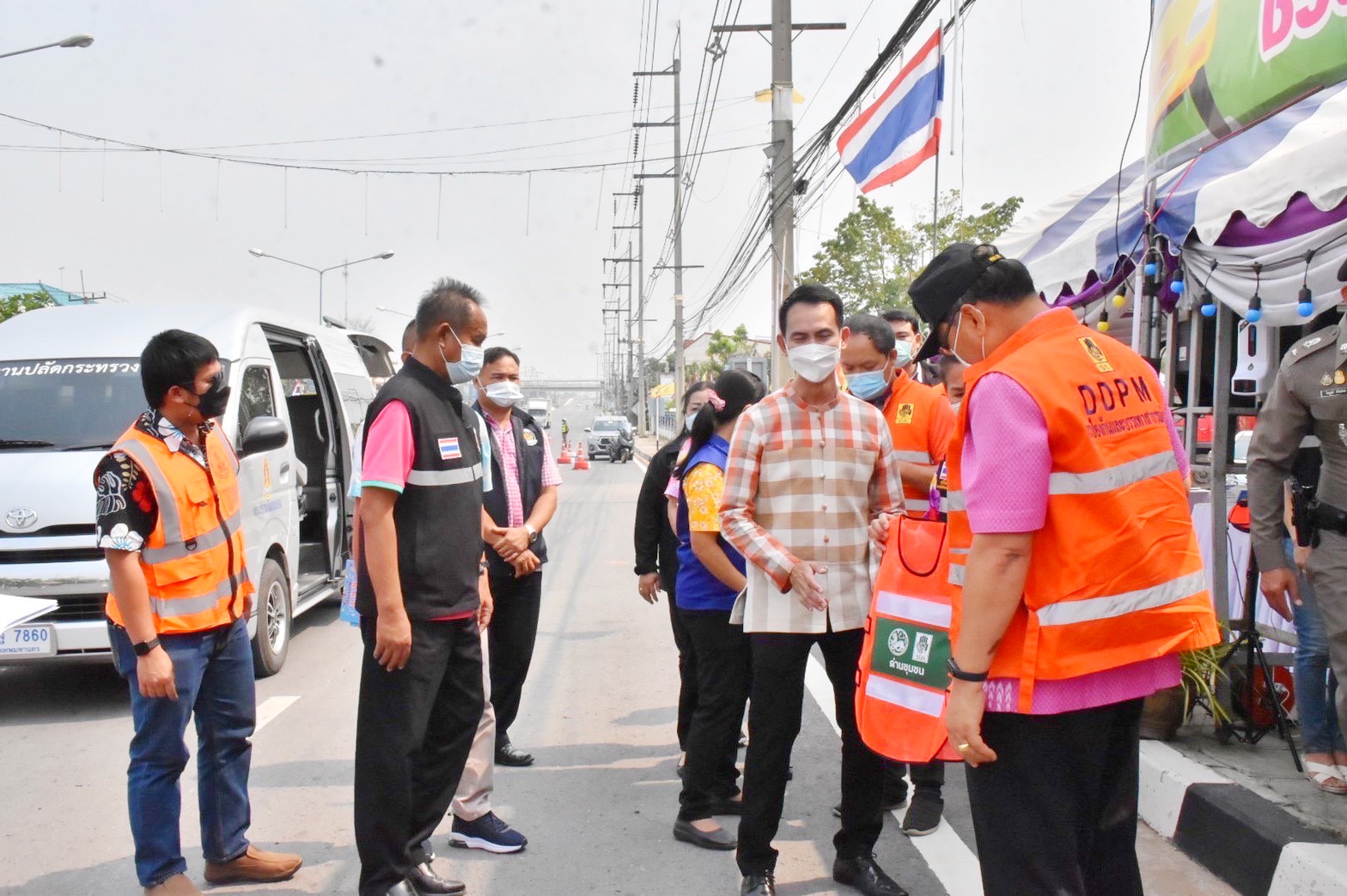 พช.มหาสารคาม ร่วมออกนิเทศและตรวจเยี่ยมจุดตรวจบริการประชาชน