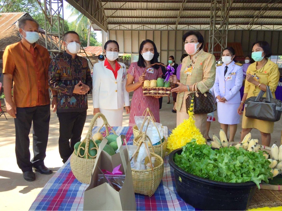 พช.มหาสารคาม ร่วมให้การต้อนรับราชเลขานุการในพระองค์ สมเด็จพระกนิษฐาธิราชเจ้าฯ กรมสมเด็จพระเทพรัตนราชสุดา ฯ สยามบรมราชกุมารี  พร้อมคณะผู้บริหารร้านภูฟ้า ลงพื้นที่เยี่ยมให้กำลังใจ ผู้ผลิต ผู้ประกอบการ OTOP อำเภอเมืองมหาสารคาม จังหวัดมหาสารคาม