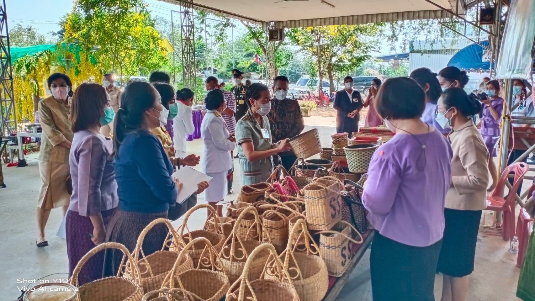 พช.มหาสารคาม ร่วมให้การต้อนรับราชเลขานุการในพระองค์ สมเด็จพระกนิษฐาธิราชเจ้าฯ กรมสมเด็จพระเทพรัตนราชสุดา ฯ สยามบรมราชกุมารี  พร้อมคณะผู้บริหารร้านภูฟ้า ลงพื้นที่เยี่ยมให้กำลังใจ ผู้ผลิต ผู้ประกอบการ OTOP อำเภอเมืองมหาสารคาม จังหวัดมหาสารคาม