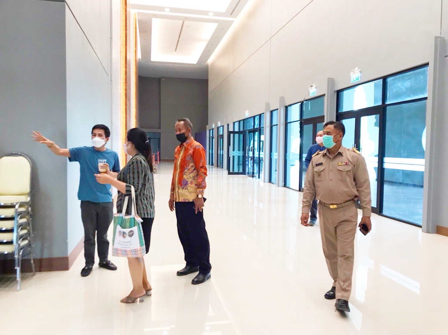 พช.มหาสารคาม เตรียมสถานที่เพื่อจัดแสดงและจำหน่ายผลิตภัณฑ์ชุมชน OTOP ในพิธีพระราชทานปริญญาบัตรแก่ผู้สำเร็จการศึกษาจากมหาวิทยาลัยมหาสารคาม