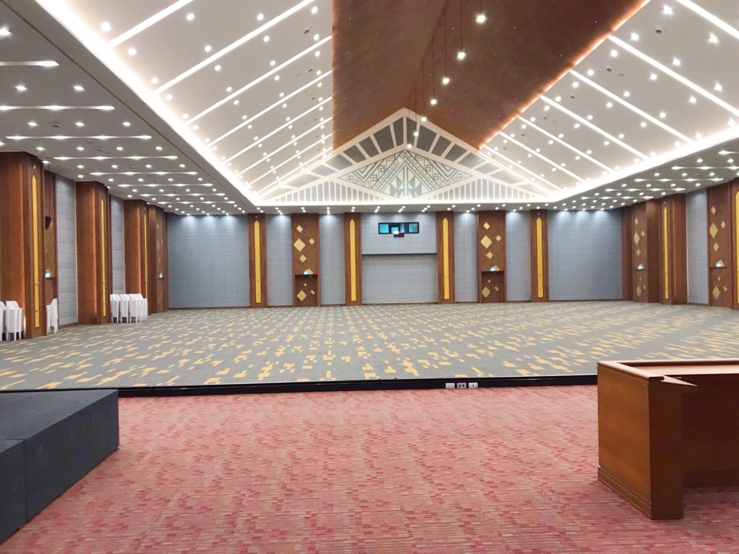 พช.มหาสารคาม เตรียมสถานที่เพื่อจัดแสดงและจำหน่ายผลิตภัณฑ์ชุมชน OTOP ในพิธีพระราชทานปริญญาบัตรแก่ผู้สำเร็จการศึกษาจากมหาวิทยาลัยมหาสารคาม