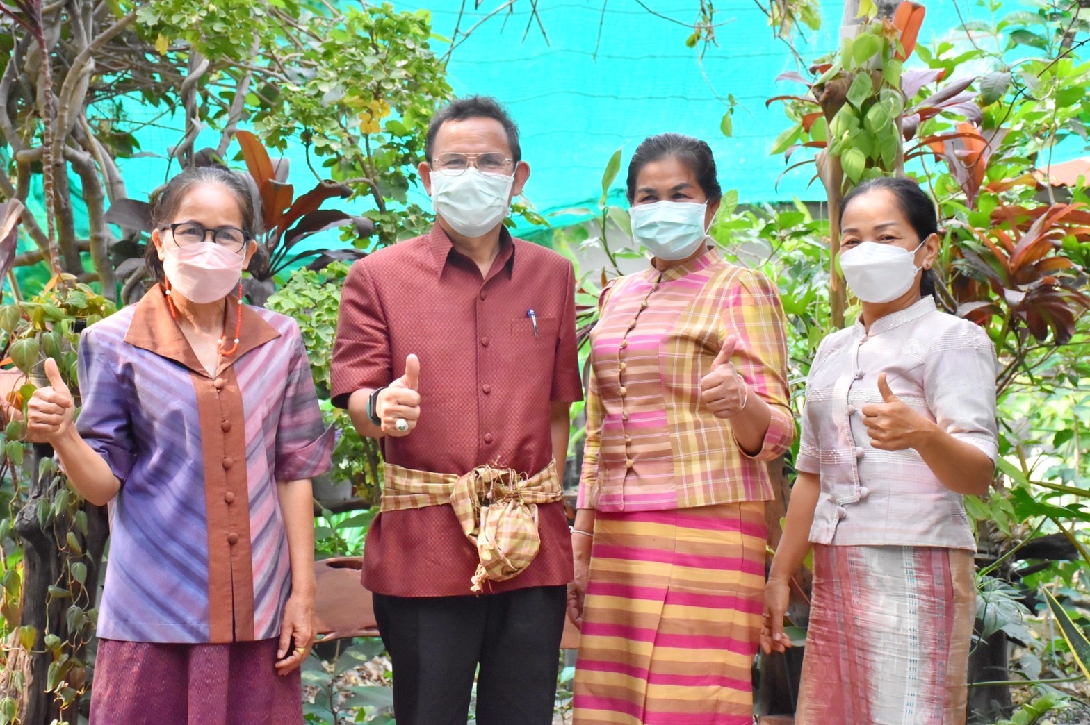 ผู้ตรวจราชการกรมการพัฒนาชุมชน ลงพื้นที่เยี่ยมชมการดำเนินงานกลุ่มทอผ้าไหมและสำรวจช่างทอผ้าลายผ้าสร้างสรรค์จังหวัดมหาสารคาม