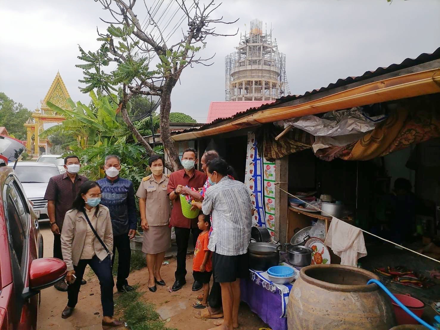 ผู้ตรวจราชการกรมการพัฒนาชุมชน ลงพื้นที่จังหวัดมหาสารคามเพื่อติดตามการดำเนินงานขจัดความยากจน ฯ และเยี่ยมให้กำลังใจครัวเรือนเป้าหมาย ตามข้อมูลในระบบ TPMAP